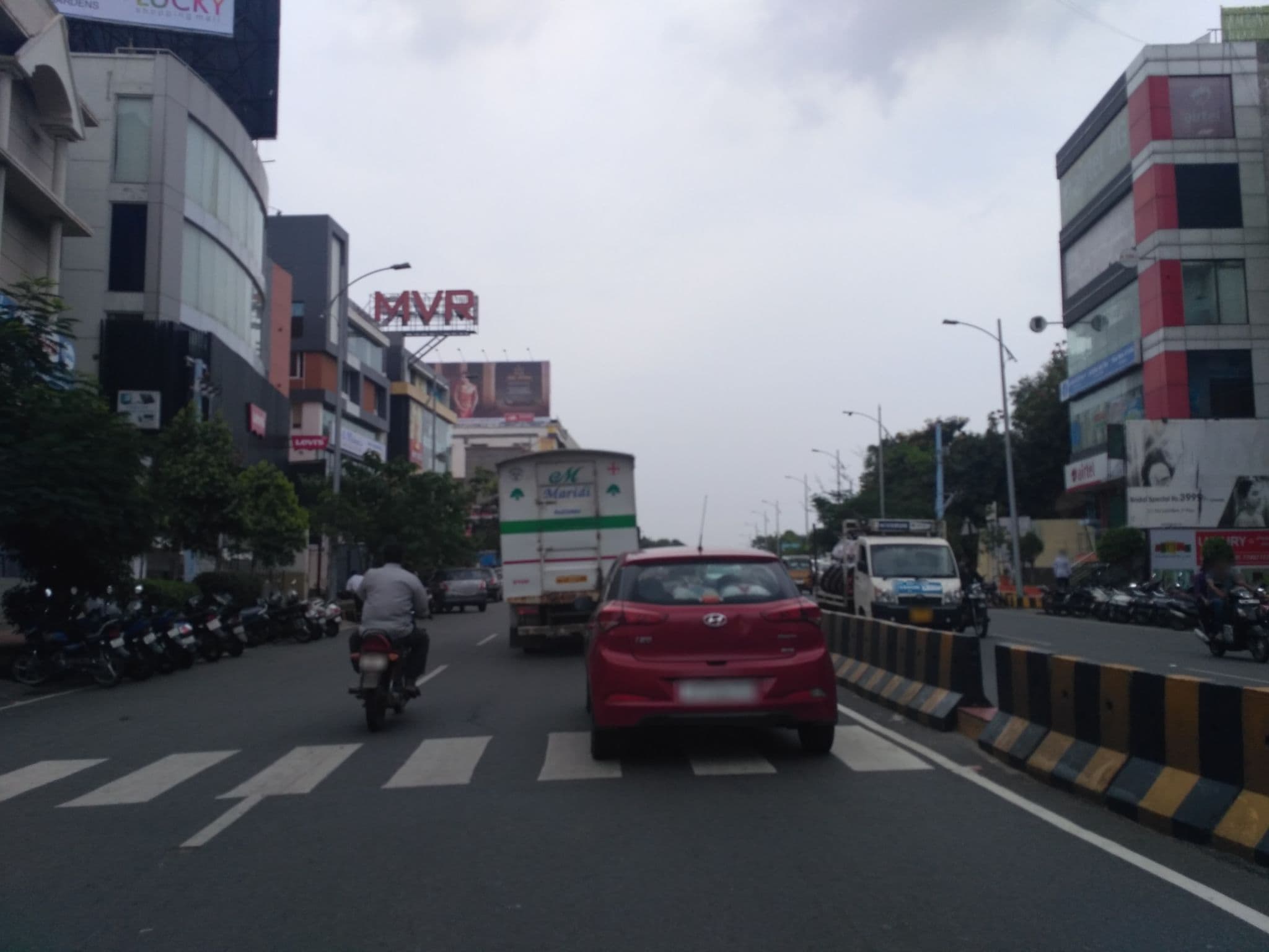 Street view near Vihar Boutique Hotel, Rasapūdipalem — © chethan (CC BY-SA · Mapillary)