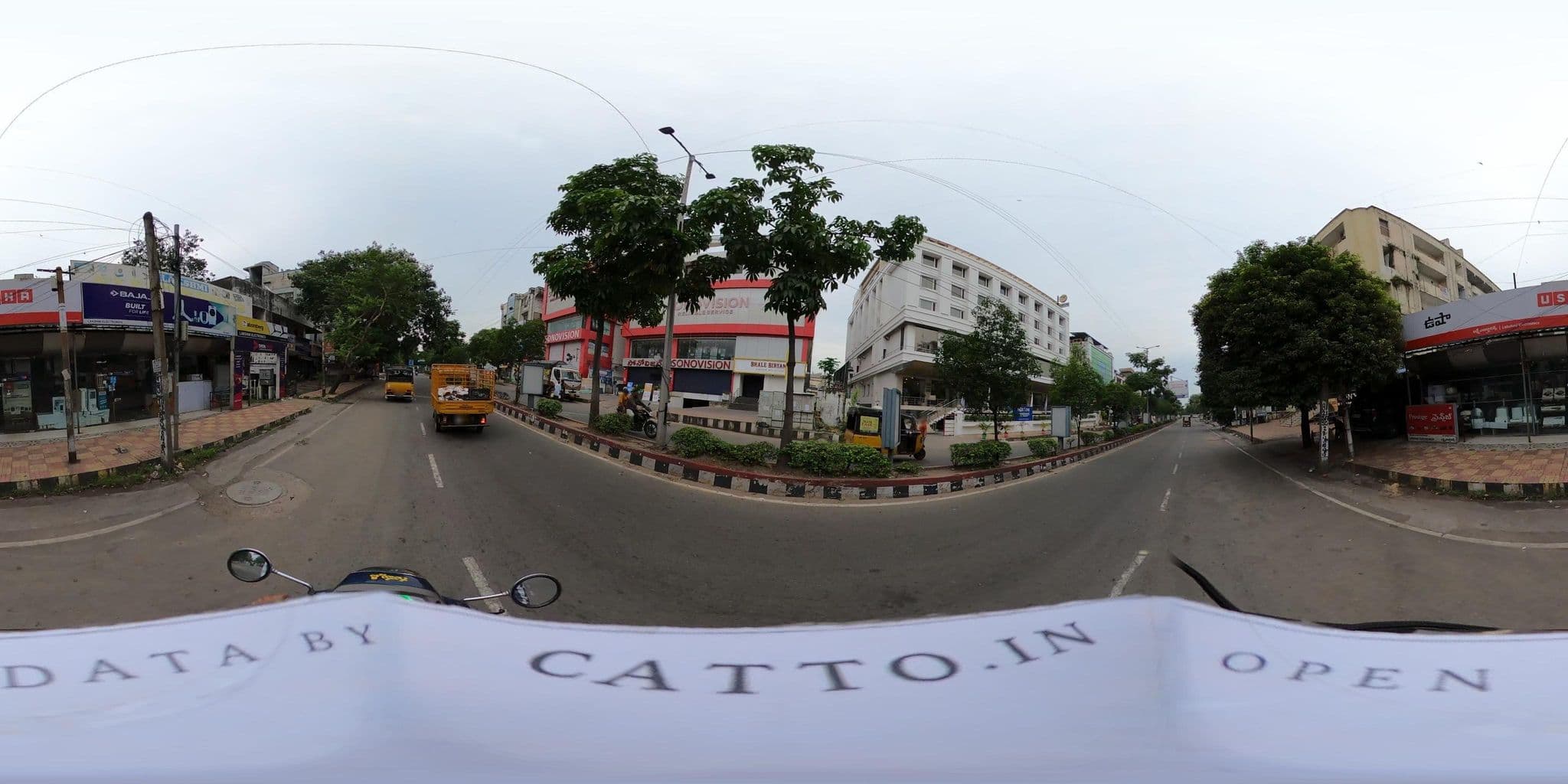 Street view near Fortune Inn Sree Kanya Visakhapatnam, Rasapūdipalem — © Catto (CC BY-SA · Mapillary)