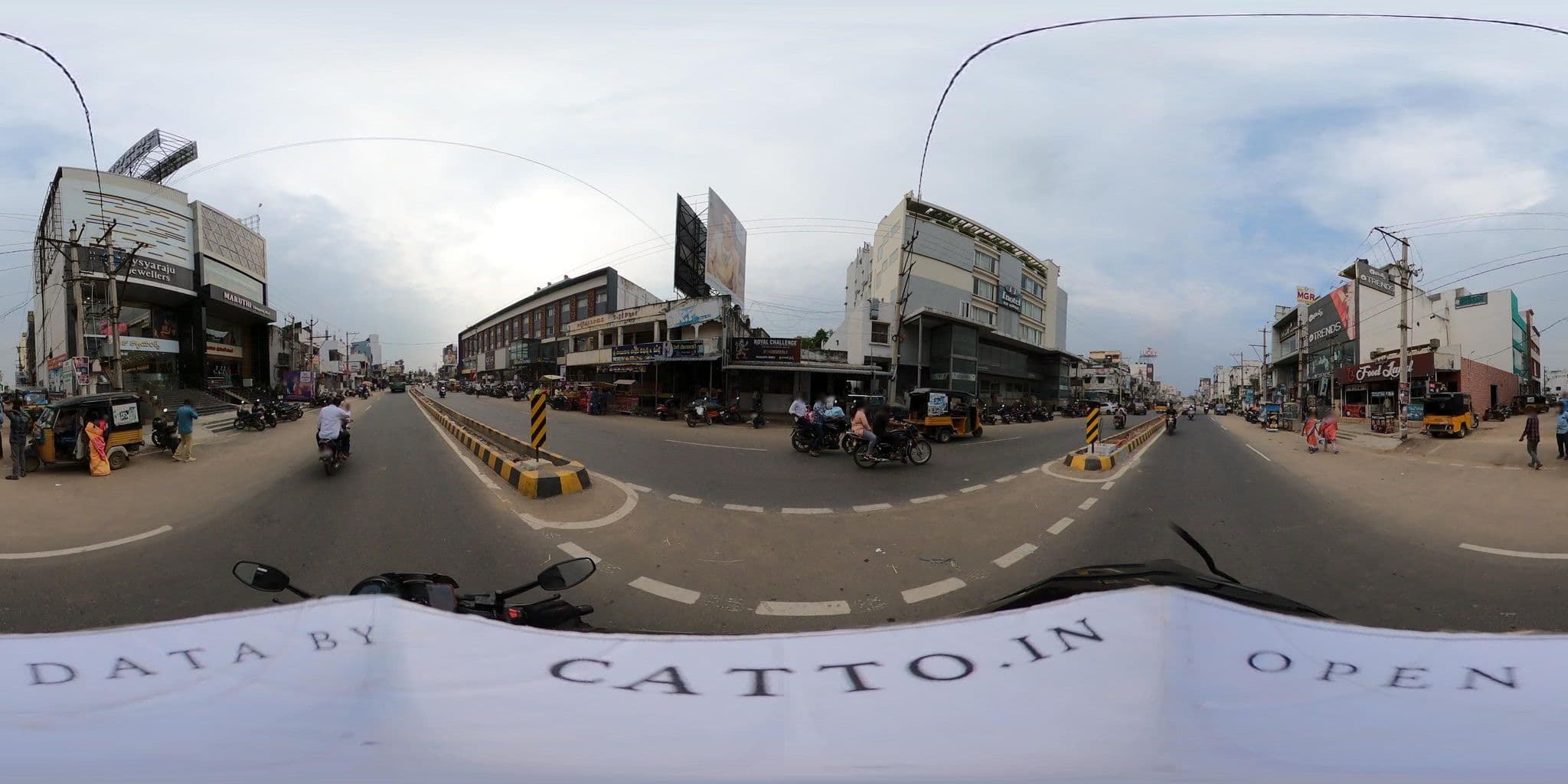 Street view near Jj Inotel, Rāzām — © Catto (CC BY-SA · Mapillary)