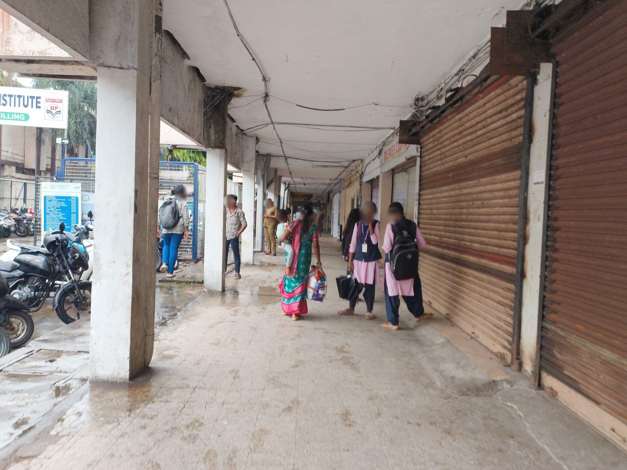 Street view near Apple Hotel, Rasapūdipalem — © ph4ni (CC BY-SA · Mapillary)
