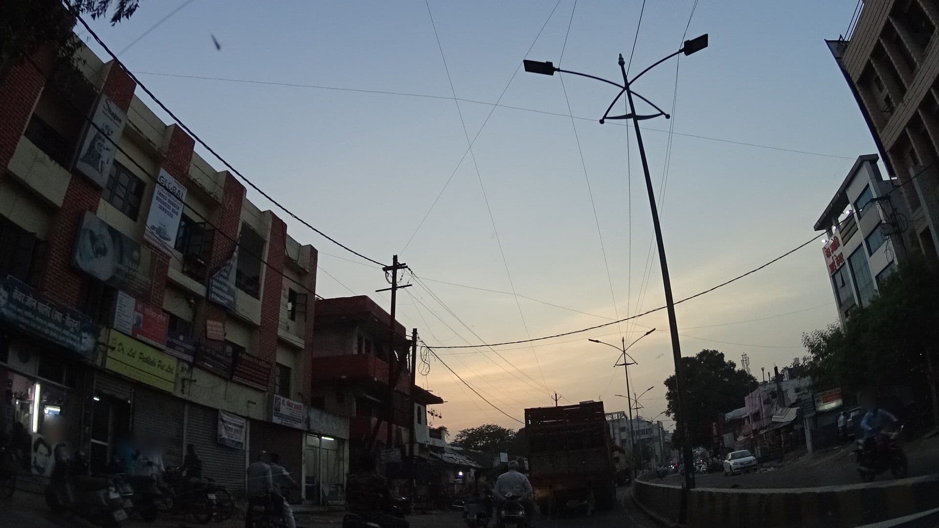 Street view near Hotel Maruti, Jabalpur — © geohacker (CC BY-SA · Mapillary)