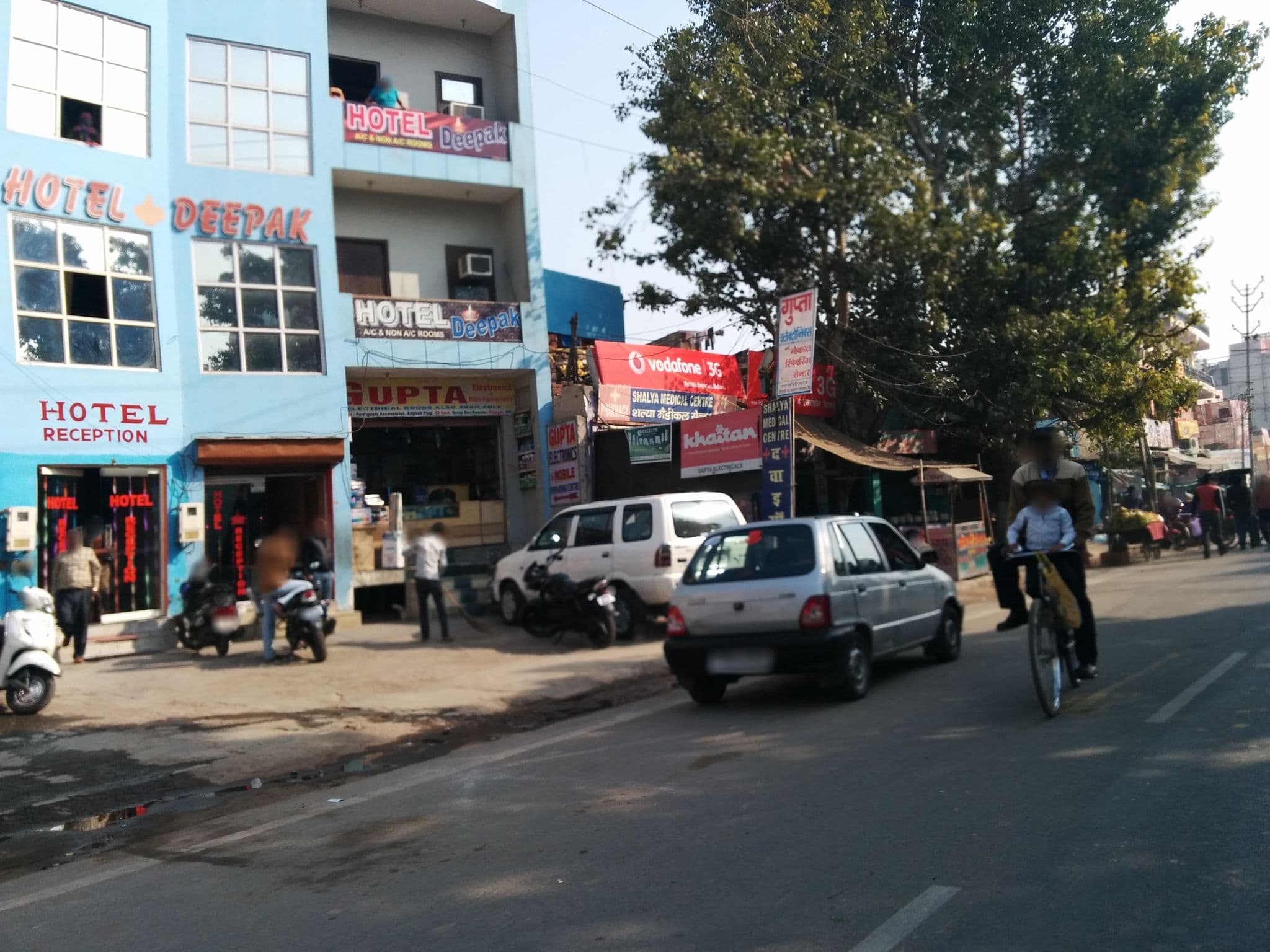 Street view near Hotel Deepak, Agra — © sashazykov (CC BY-SA · Mapillary)