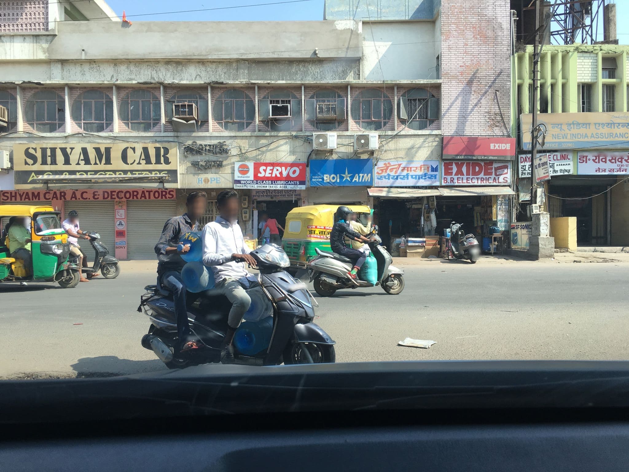 Street view near Hotel Neelkant, Dayāl Bāgh — © gaurav84 (CC BY-SA · Mapillary)
