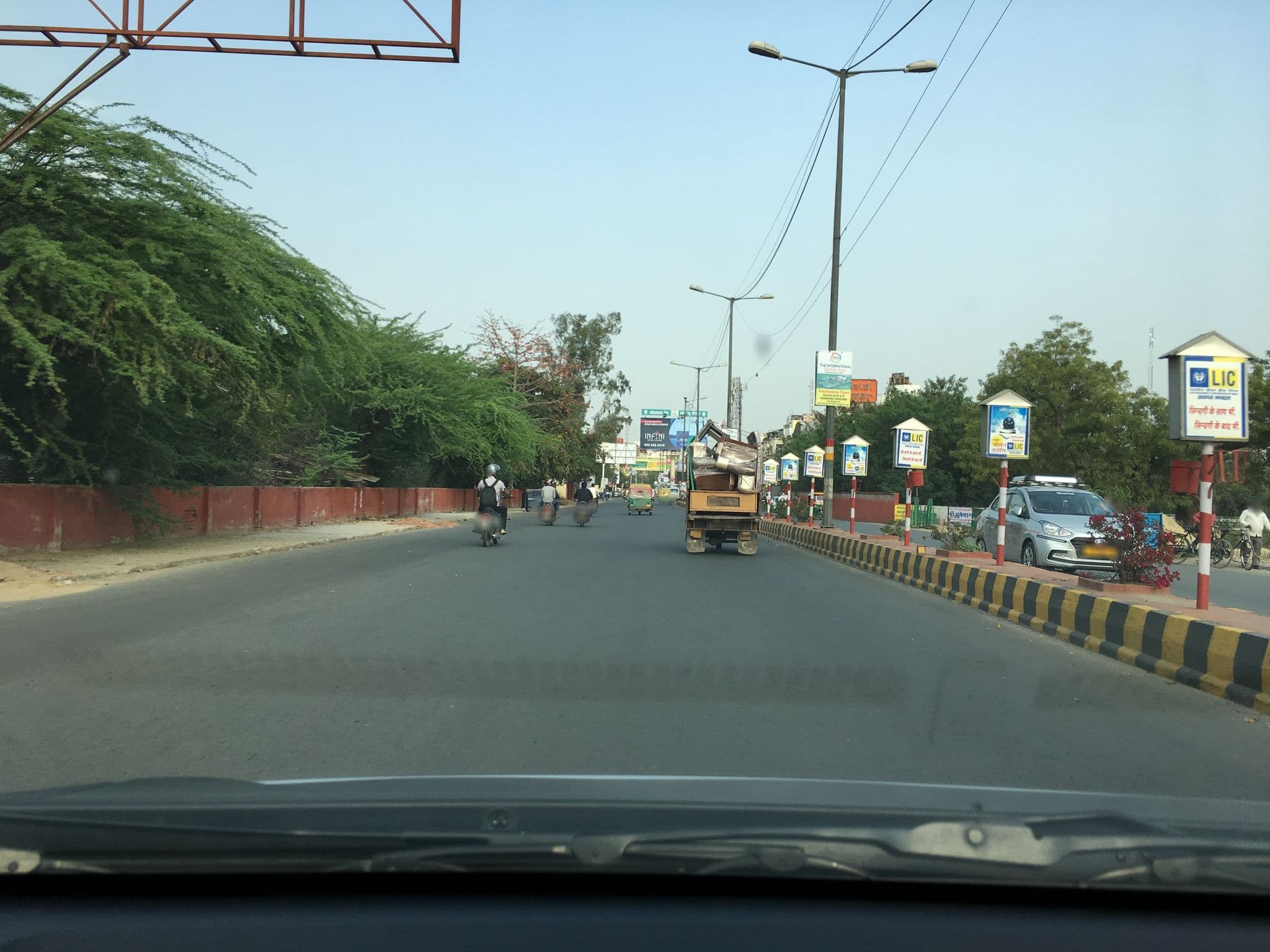 Street view near Shaleen Elegance Homestay, Agra — © gaurav84 (CC BY-SA · Mapillary)