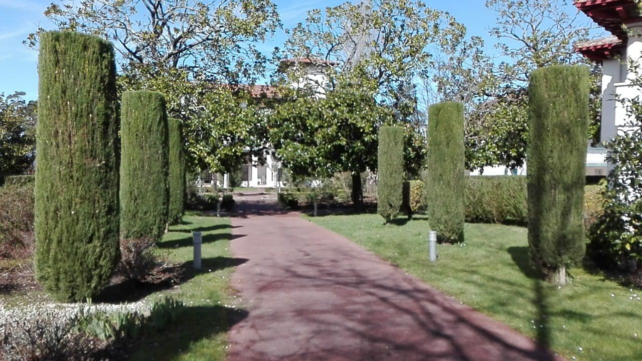 Street view near Résidence Pierre & Vacances Le Domaine de Bordaberry, Urrugne — © regisv (CC BY-SA · Mapillary)
