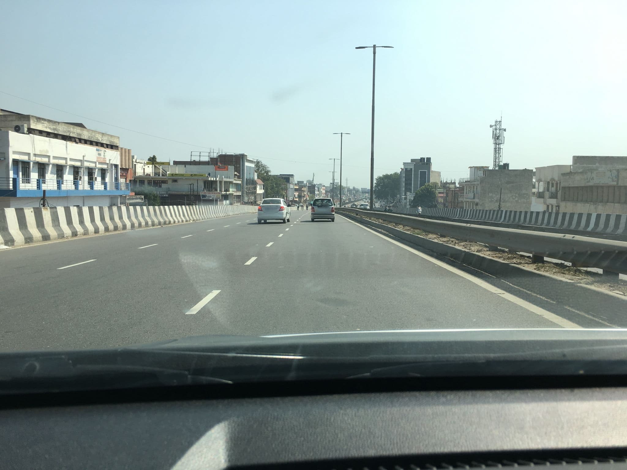 Street view near G Hotel, Dayāl Bāgh — © gaurav84 (CC BY-SA · Mapillary)