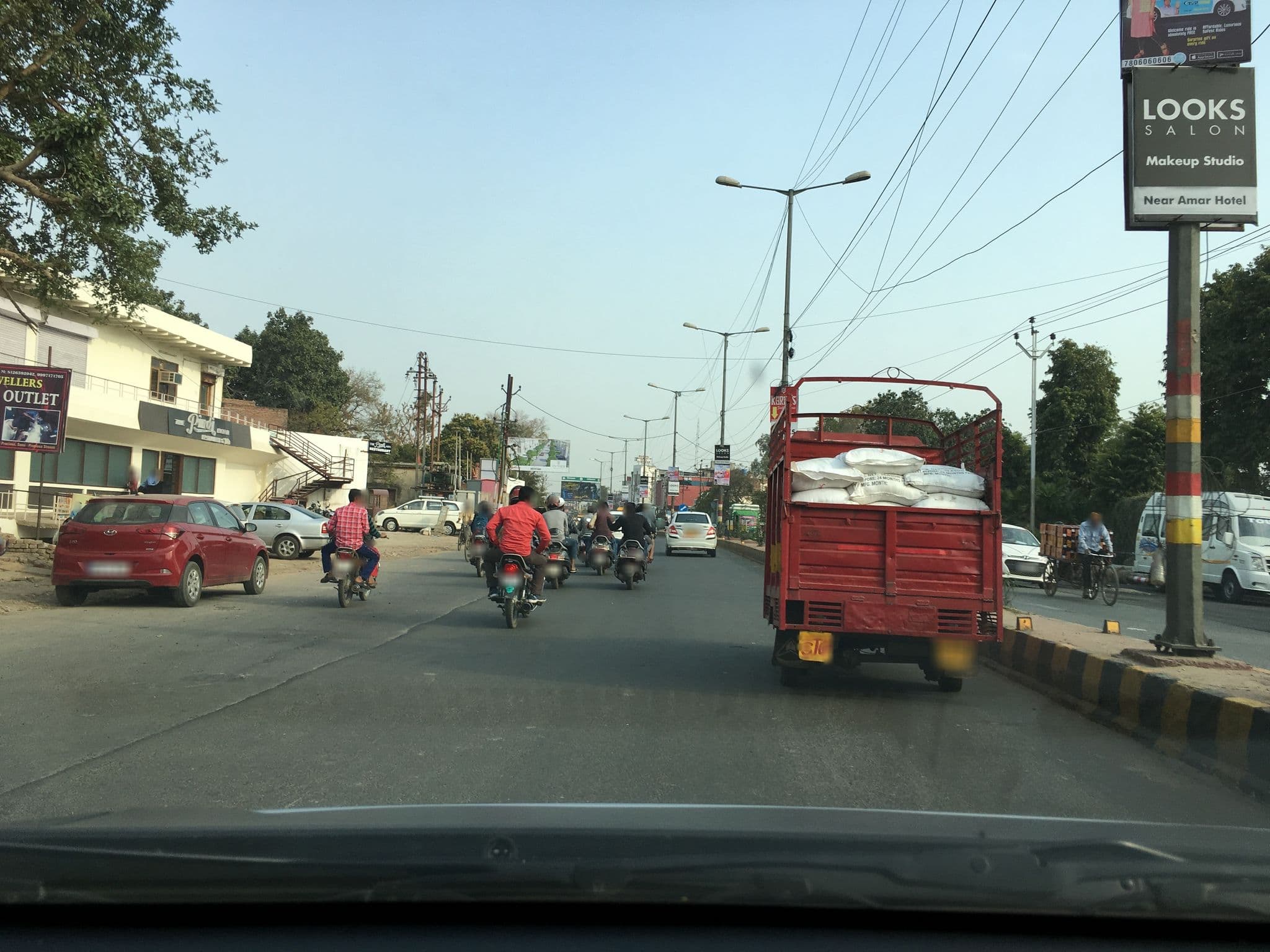 Street view near Apollo, Agra — © gaurav84 (CC BY-SA · Mapillary)