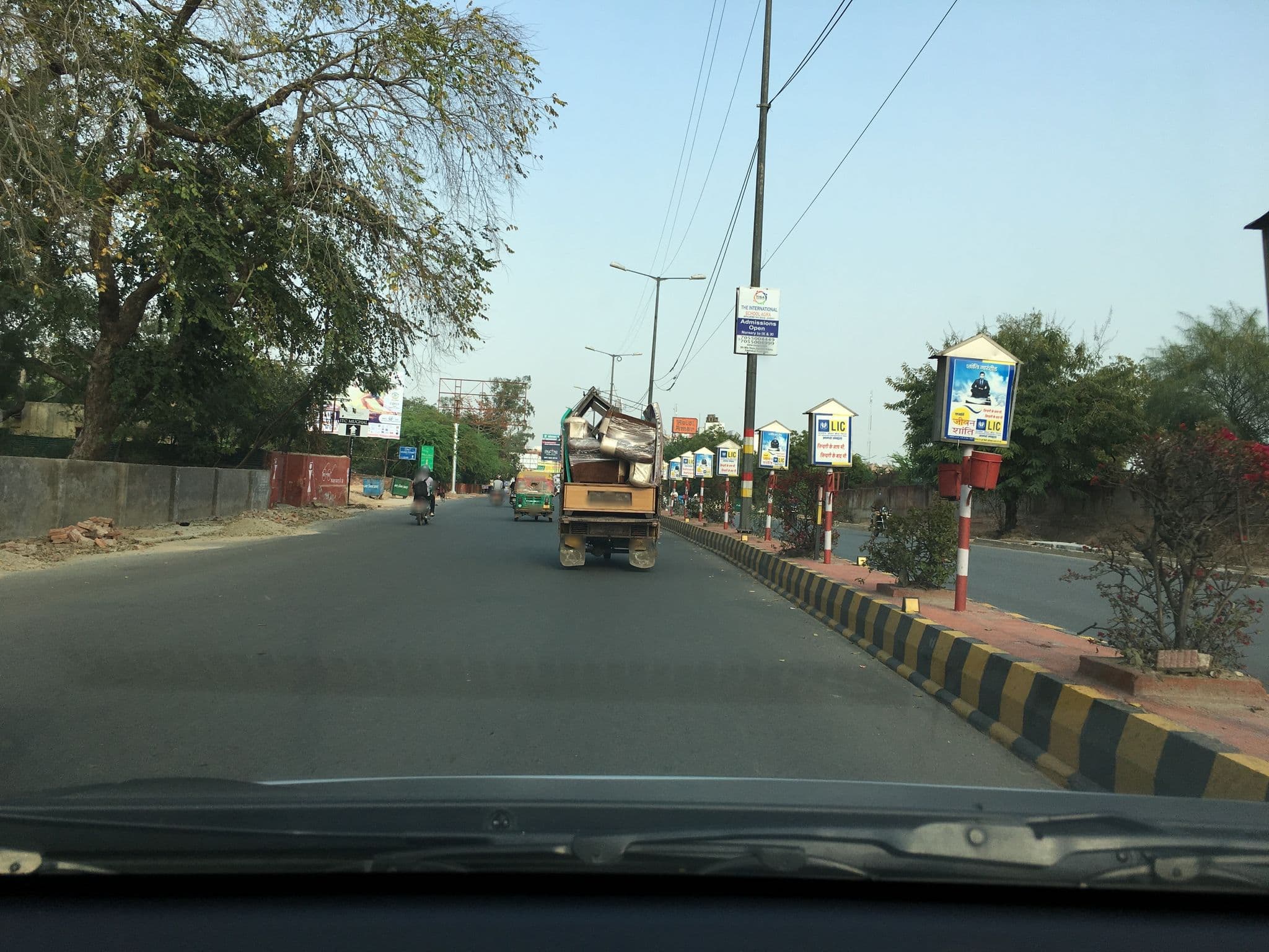Street view near OYO 11608 Riddhee Siddhee, Agra — © gaurav84 (CC BY-SA · Mapillary)