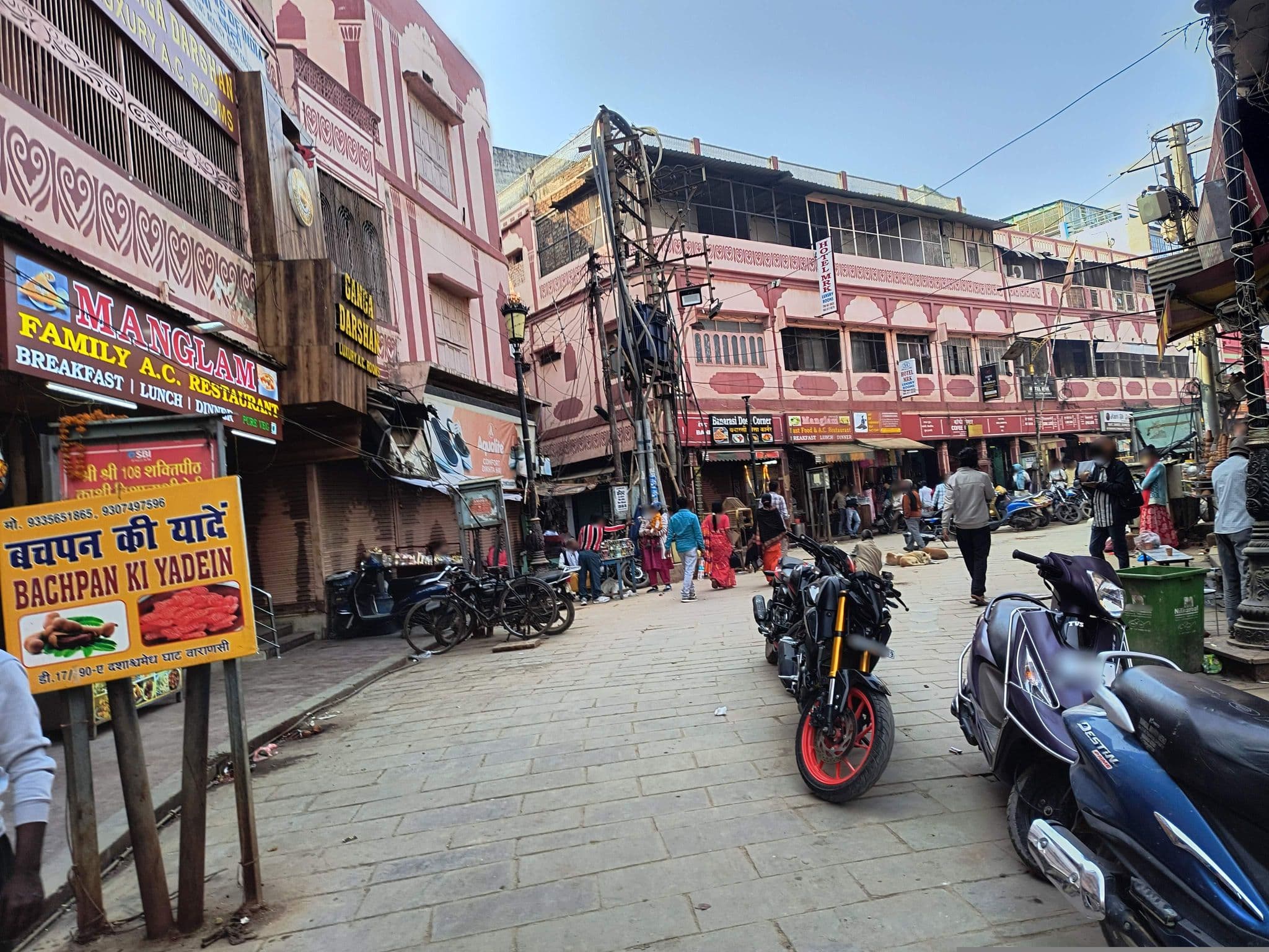 Street view near Ganga Darshanam Guest House, Varanasi — © Vishwapriya (CC BY-SA · Mapillary)