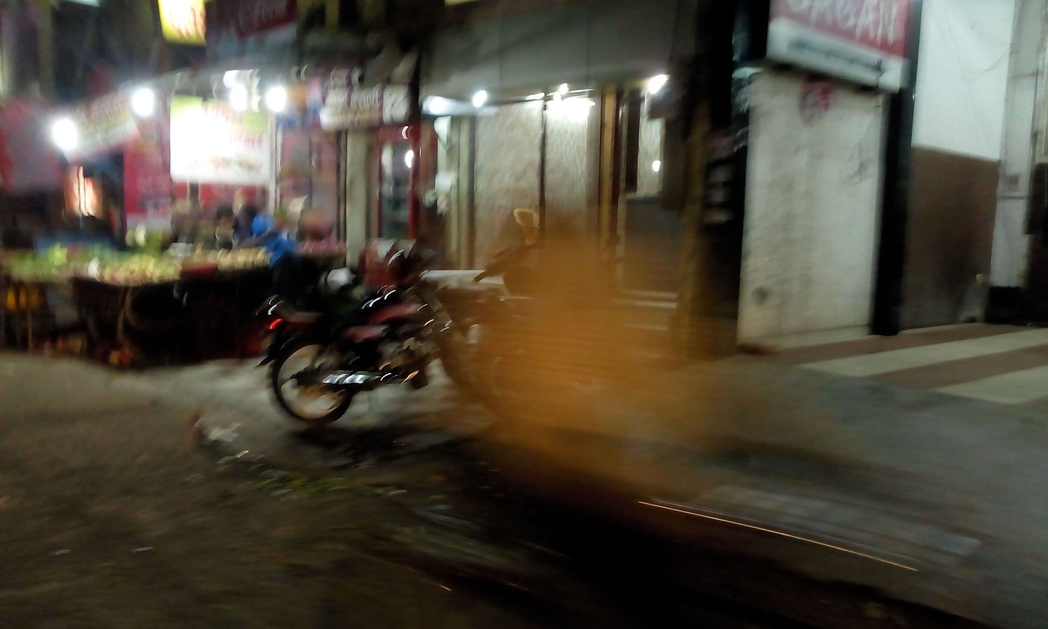 Street view near Hotel Gagan, Lucknow — © pran (CC BY-SA · Mapillary)