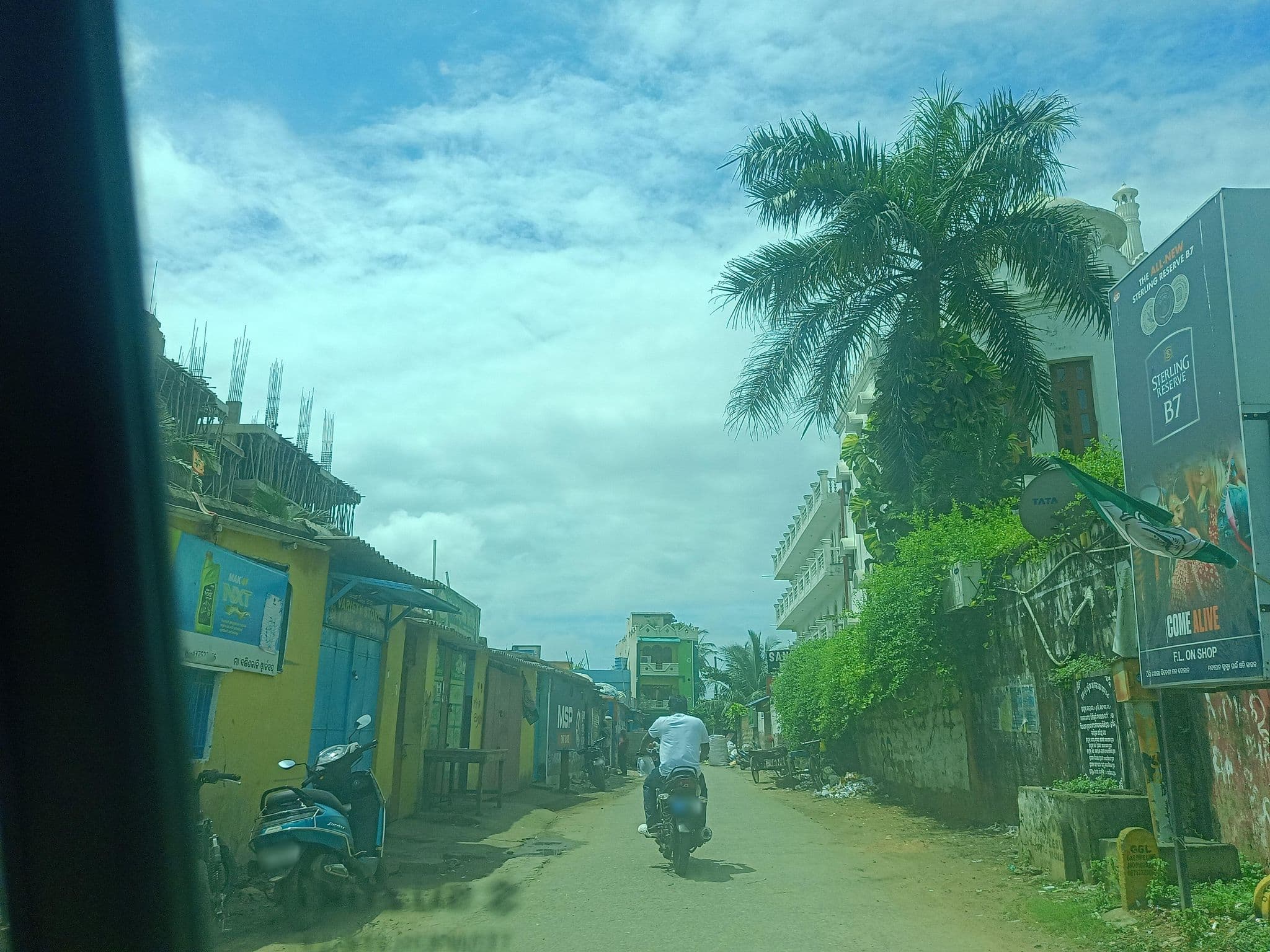 Street view near Dog&Duck Lodge, Puri — © Snehal_bi (CC BY-SA · Mapillary)