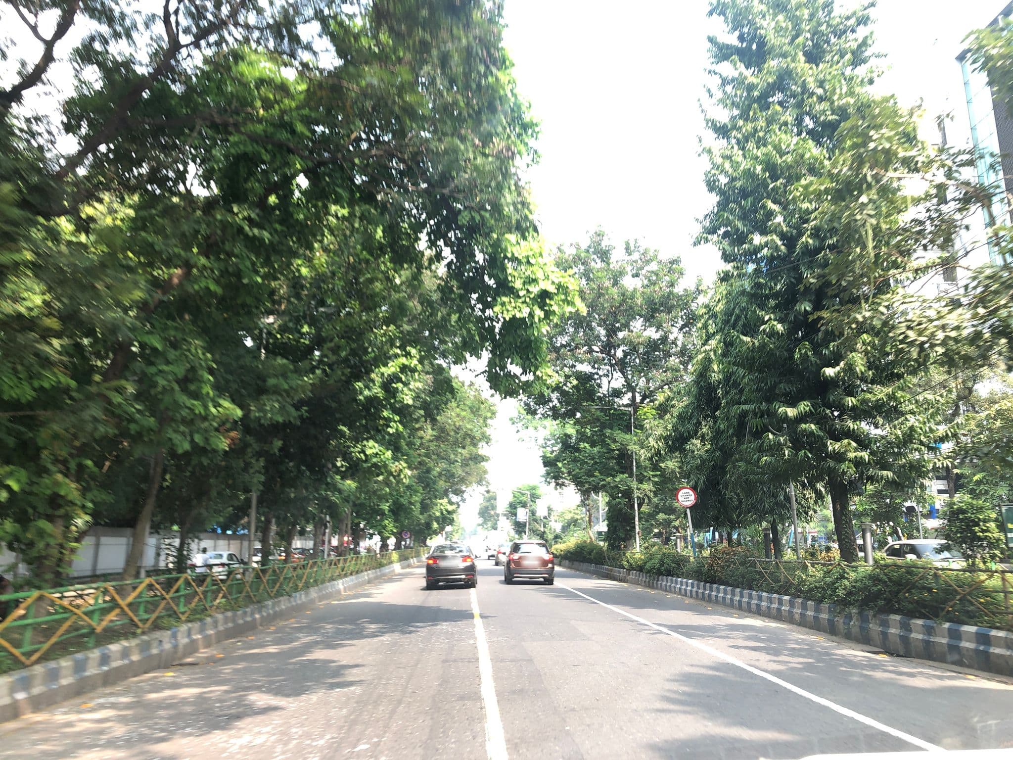 Street view near Hotel The Sojourn, Kolkata — © teresapeteti (CC BY-SA · Mapillary)