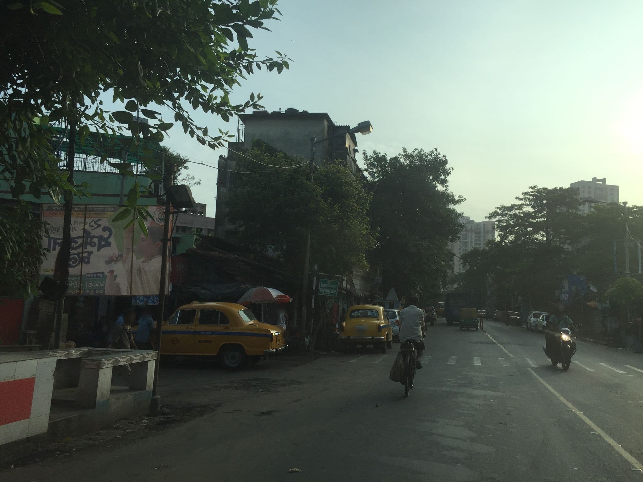 Street view near Rupasi Rupnarayan Kuthi, Kolkata — © infolimon (CC BY-SA · Mapillary)