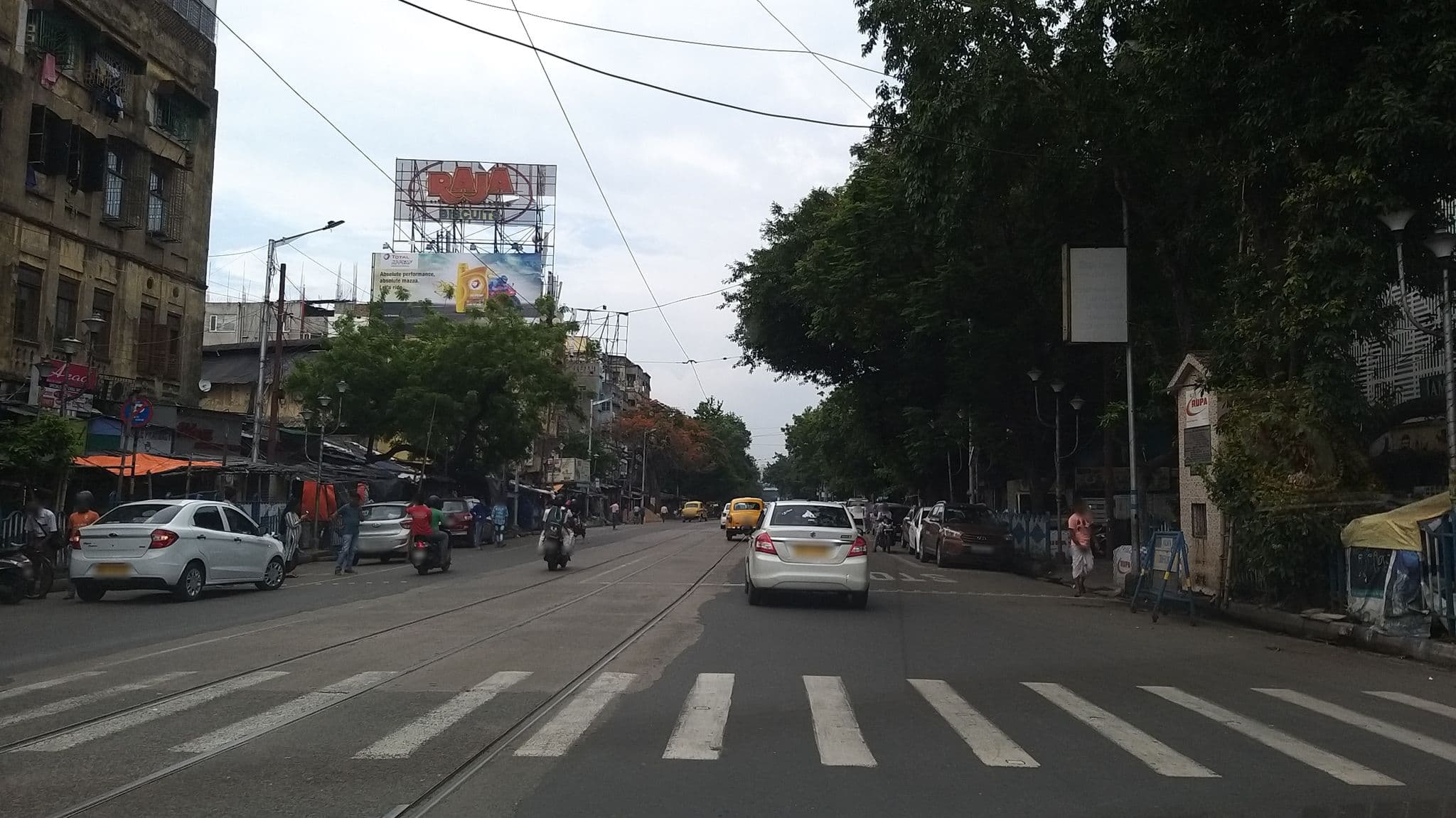 Street view near Tulip Inn, Kolkata — © tasauf1980 (CC BY-SA · Mapillary)