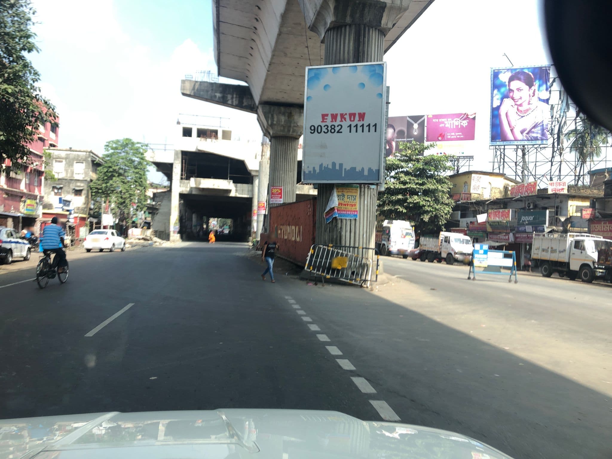 Street view near P.R. Chatterjee Hotel, Joka — © teresapeteti (CC BY-SA · Mapillary)