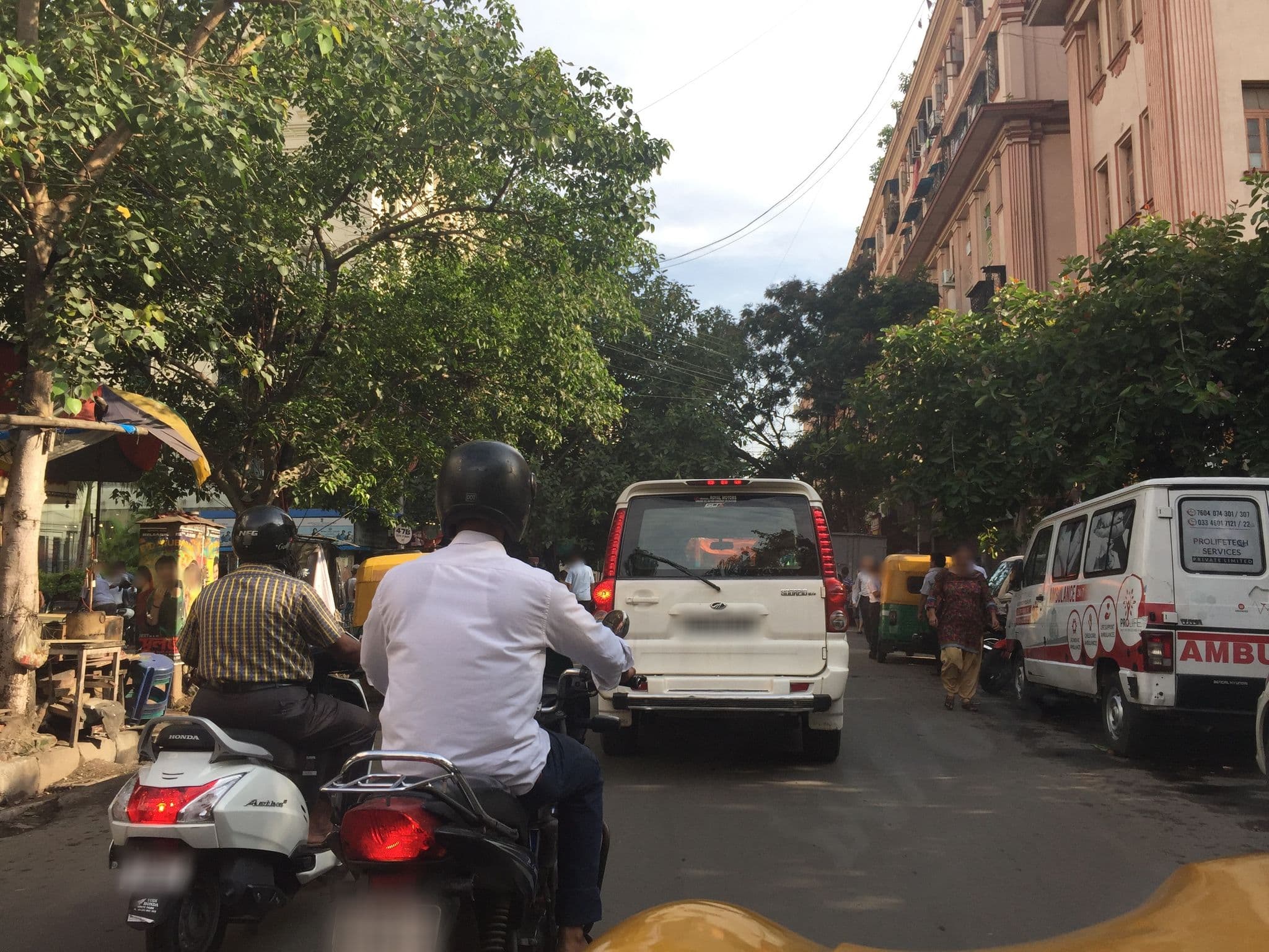 Street view near Housez43, Kolkata — © infolimon (CC BY-SA · Mapillary)