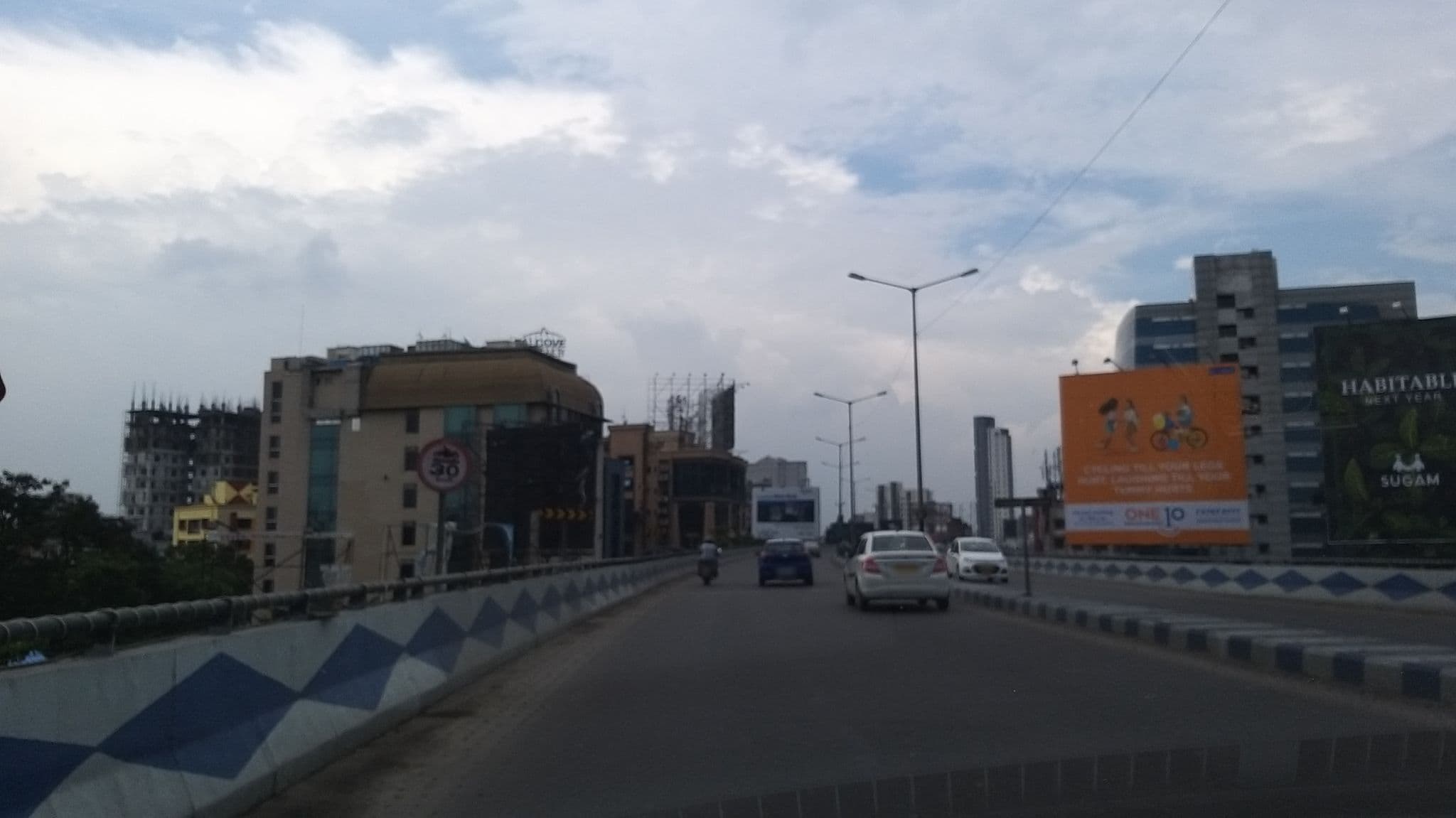 Street view near Hotel Sawood International, Kolkata — © tasauf1980 (CC BY-SA · Mapillary)