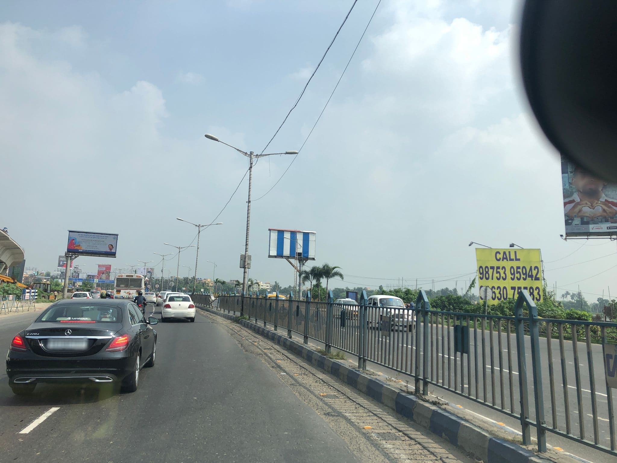Street view near NX Hotel, Kolkata — © teresapeteti (CC BY-SA · Mapillary)