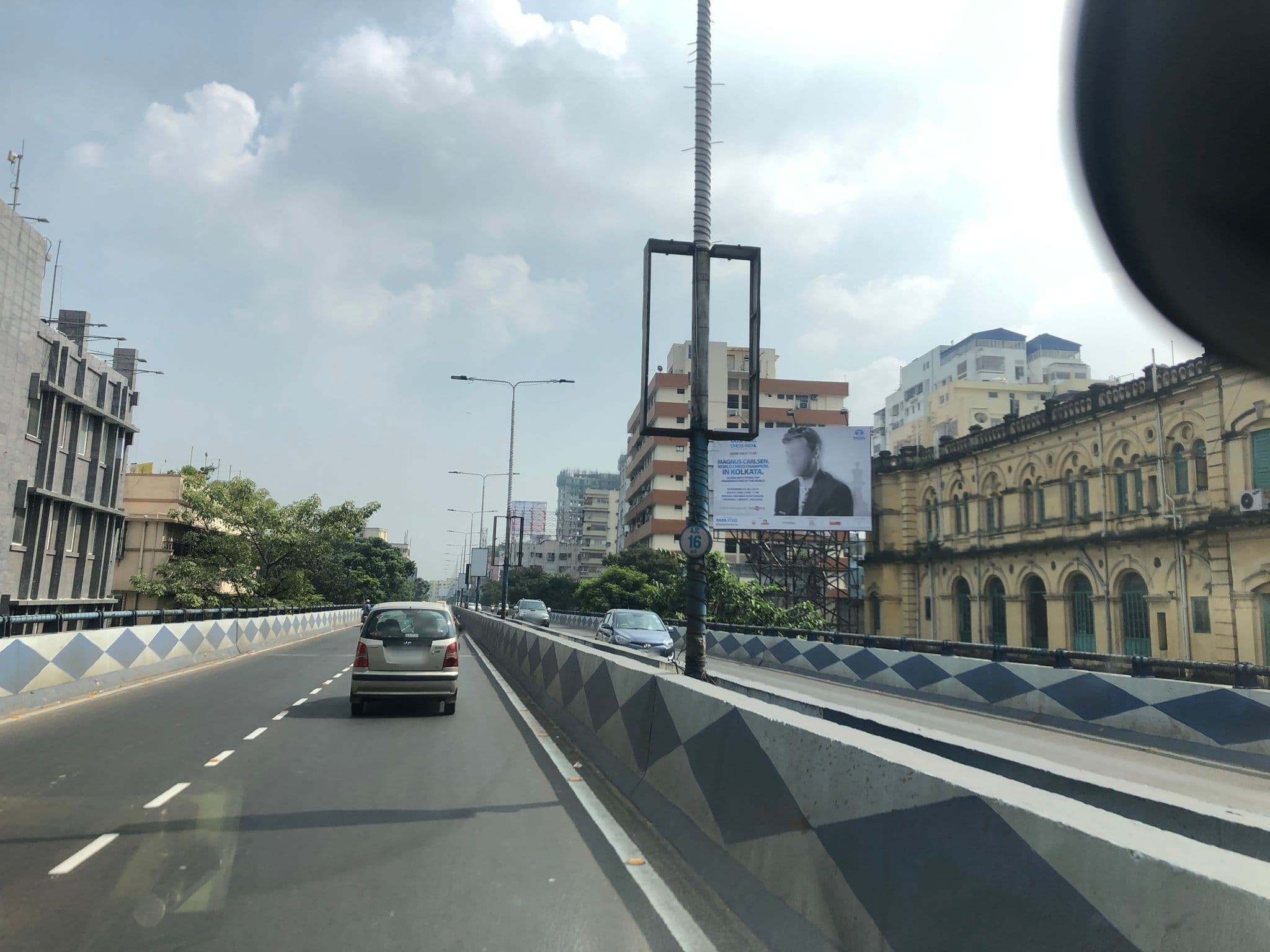 Street view near Hotel Shila International, Kolkata — © teresapeteti (CC BY-SA · Mapillary)