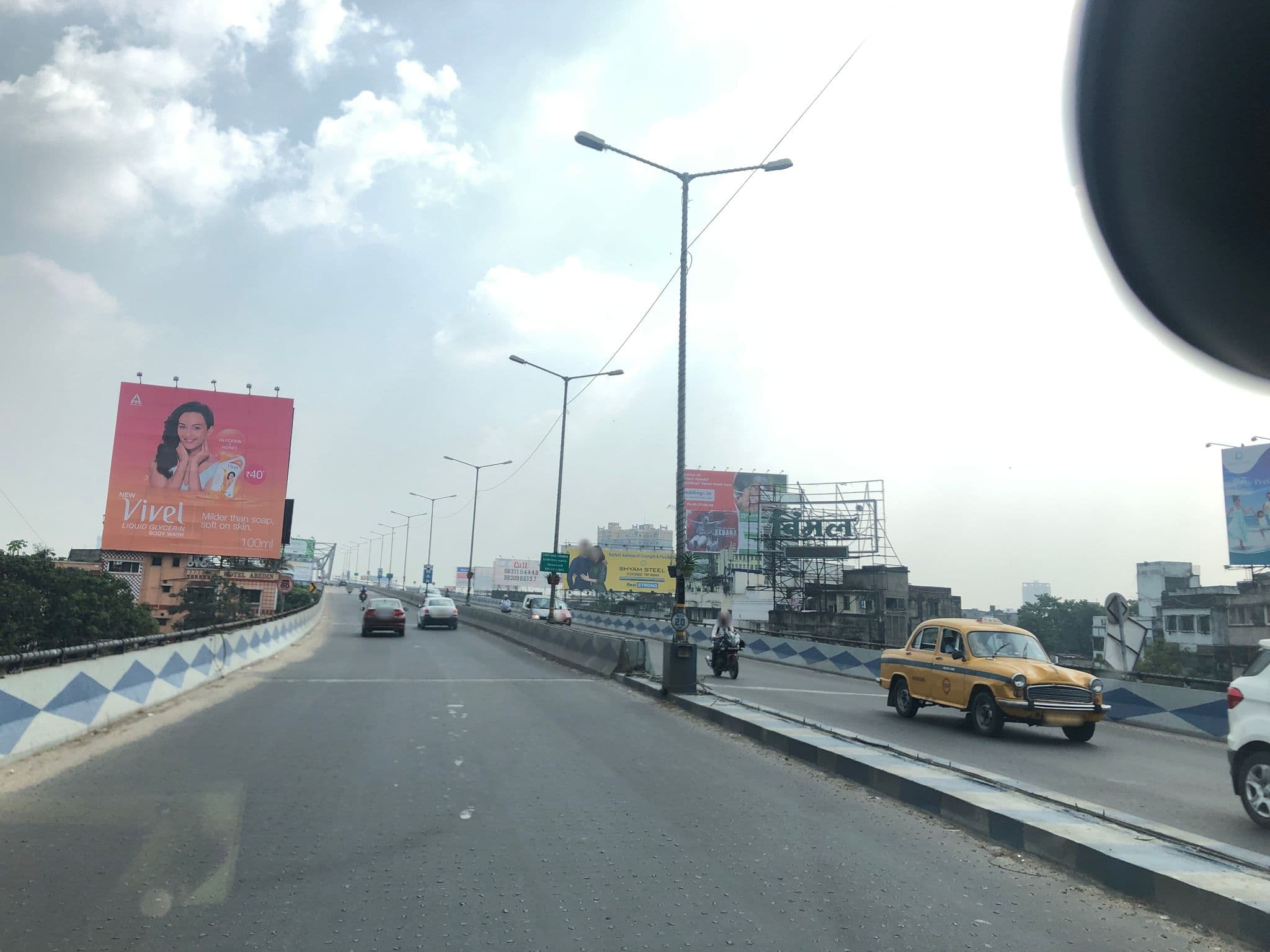 Street view near Hotel Golden Aafreen, Kolkata — © teresapeteti (CC BY-SA · Mapillary)