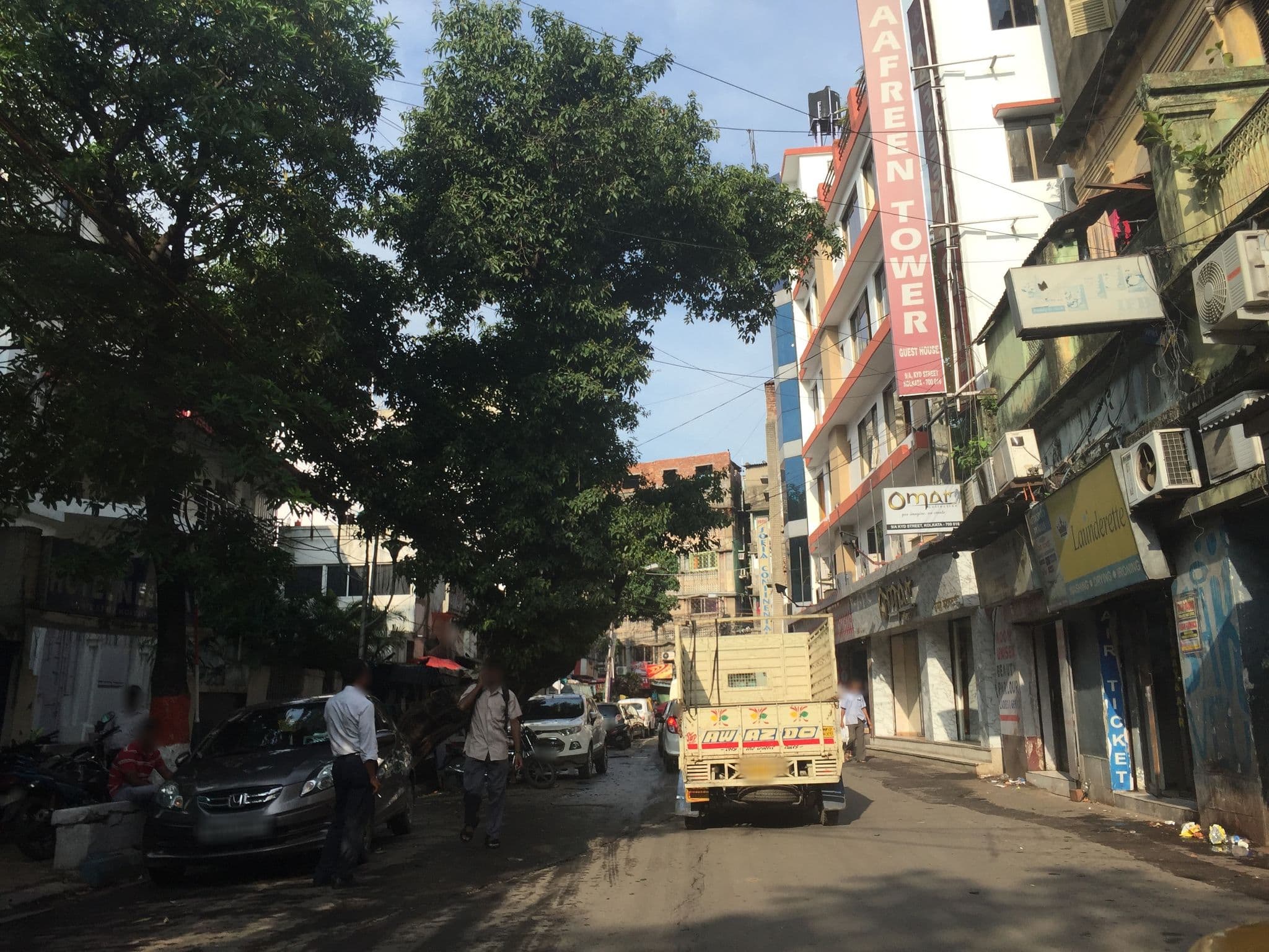 Street view near Hotel Neelkamal, Kolkata — © infolimon (CC BY-SA · Mapillary)
