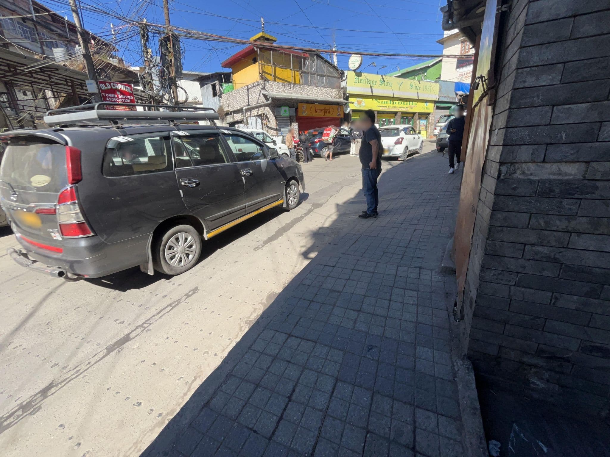 Street view near Anand palace, Dārjiling — © alfy2004 (CC BY-SA · Mapillary)