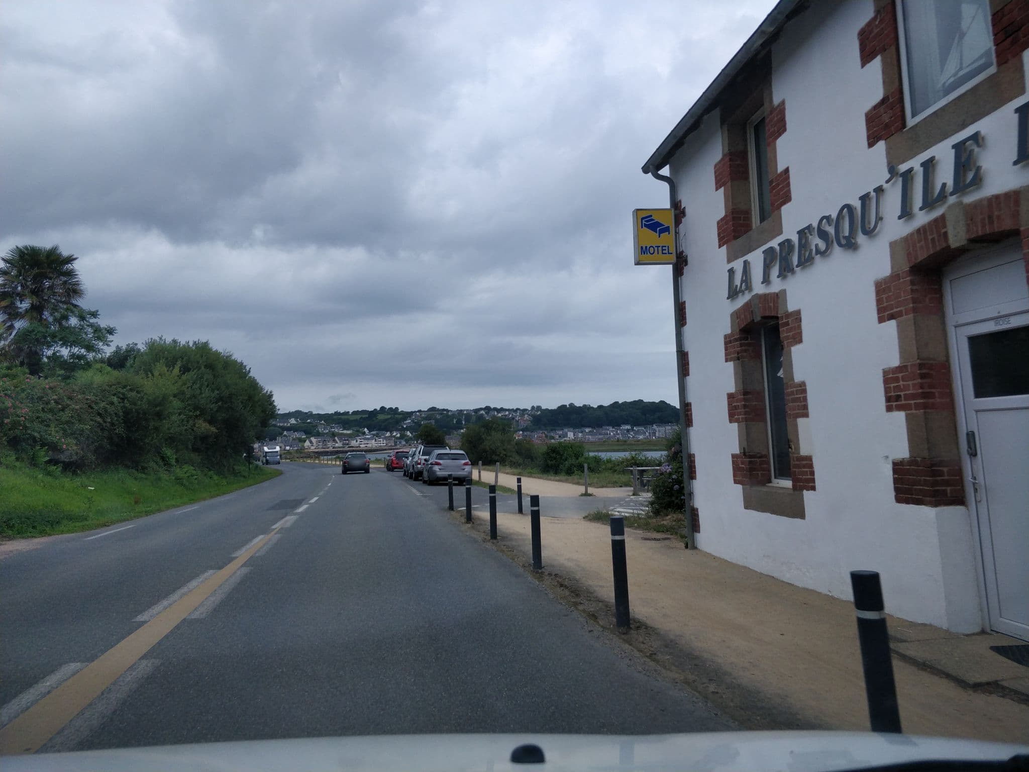 Street view near motel du Lenn, Saint-Quay-Perros — © mgageo (CC BY-SA · Mapillary)