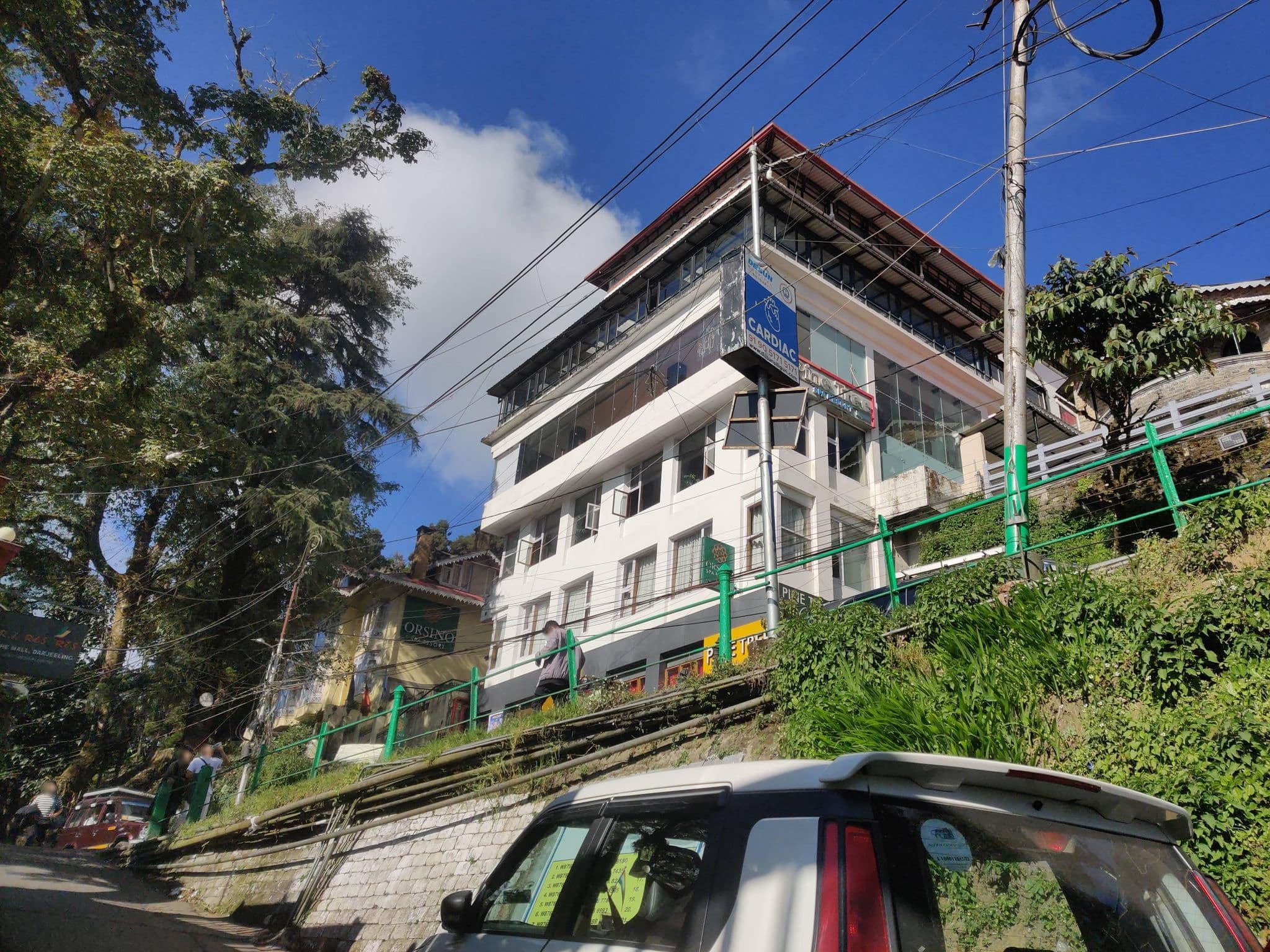 Street view near Darjeling Gymkhana, Dārjiling — © Annecca06 (CC BY-SA · Mapillary)