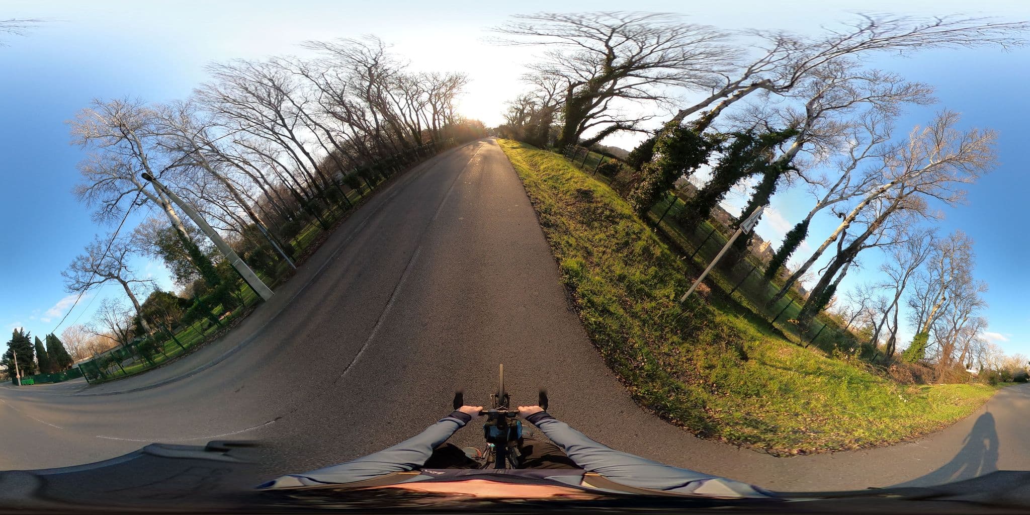 Street view near Aire Camping-car du Pont d'Avignon *, Avignon — © alexavignon (CC BY-SA · Mapillary)