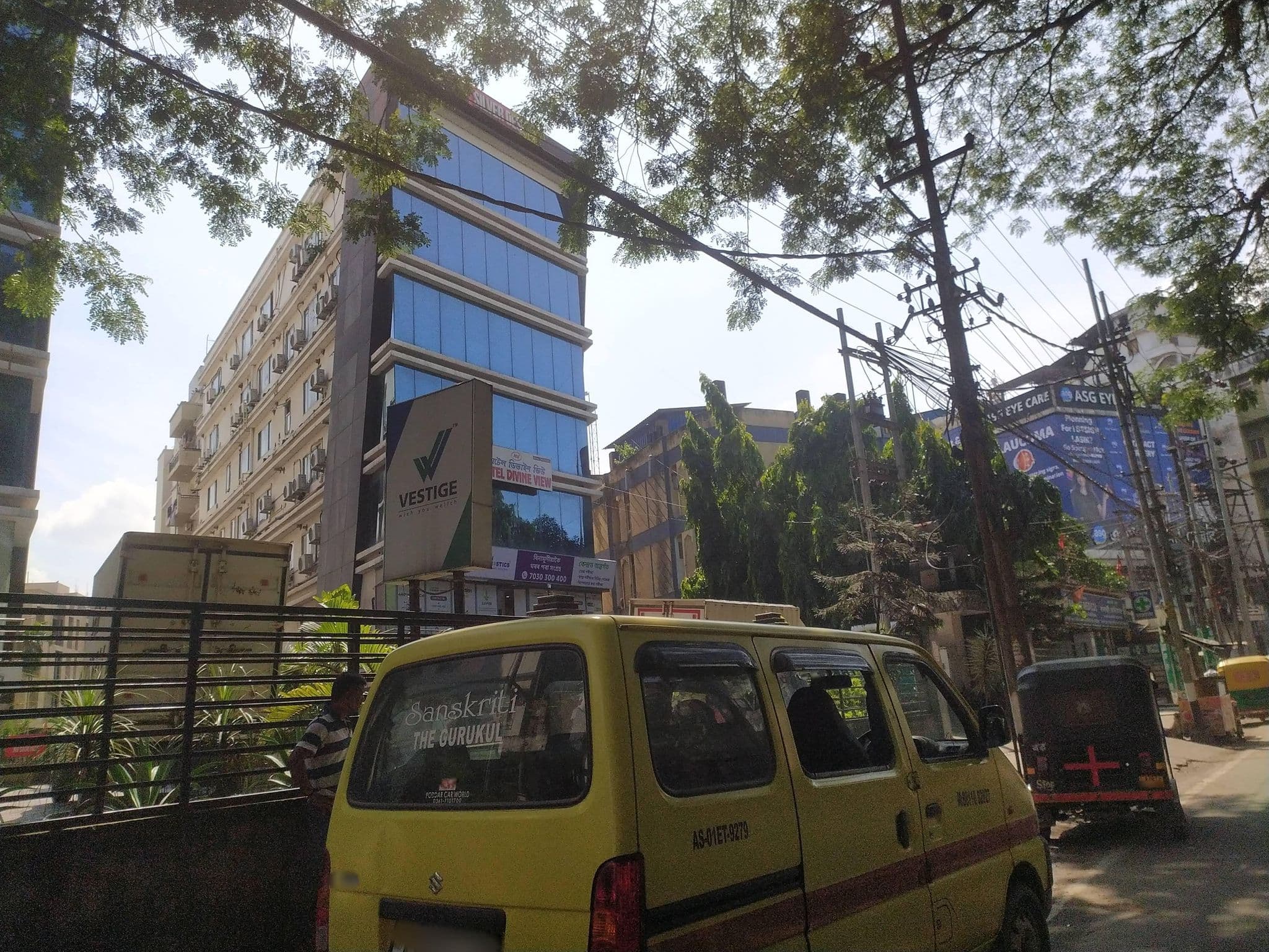 Street view near Hotel Divine View, Guwahati — © MEGATRONIX (CC BY-SA · Mapillary)