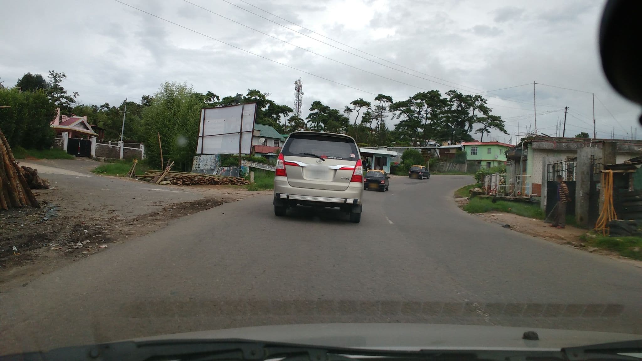Street view near Queens Resort, Nongumlong — © yogi (CC BY-SA · Mapillary)