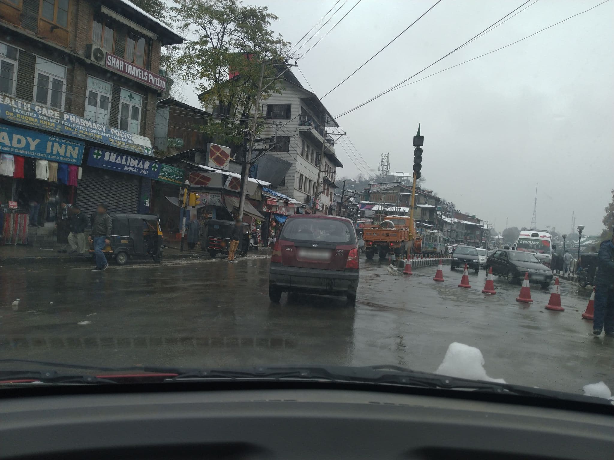 Street view near Shahnama Tours, Badāmibāgh — © thevikas (CC BY-SA · Mapillary)
