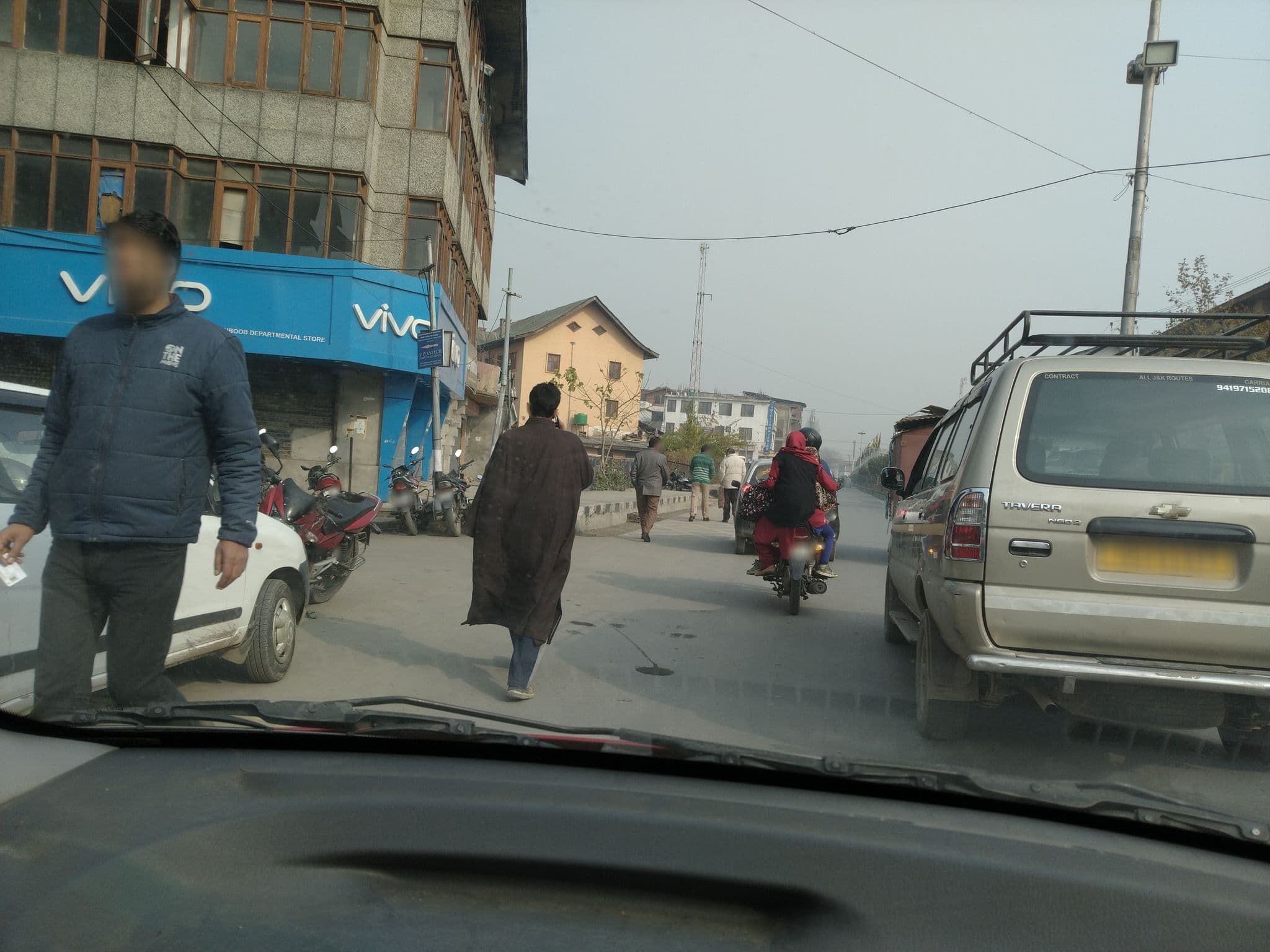 Street view near Hotel Town Centre, Srinagar — © thevikas (CC BY-SA · Mapillary)