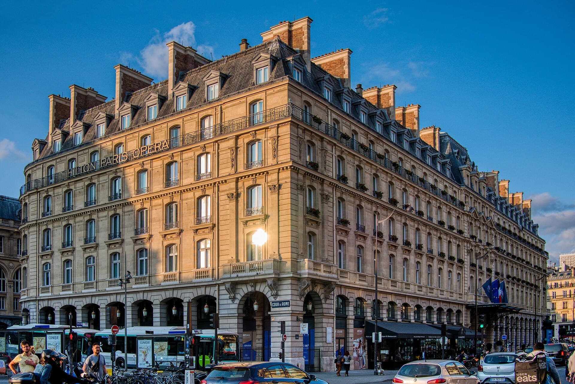 Hilton Paris Opera (via Wikimedia Commons, CC BY 2.0)