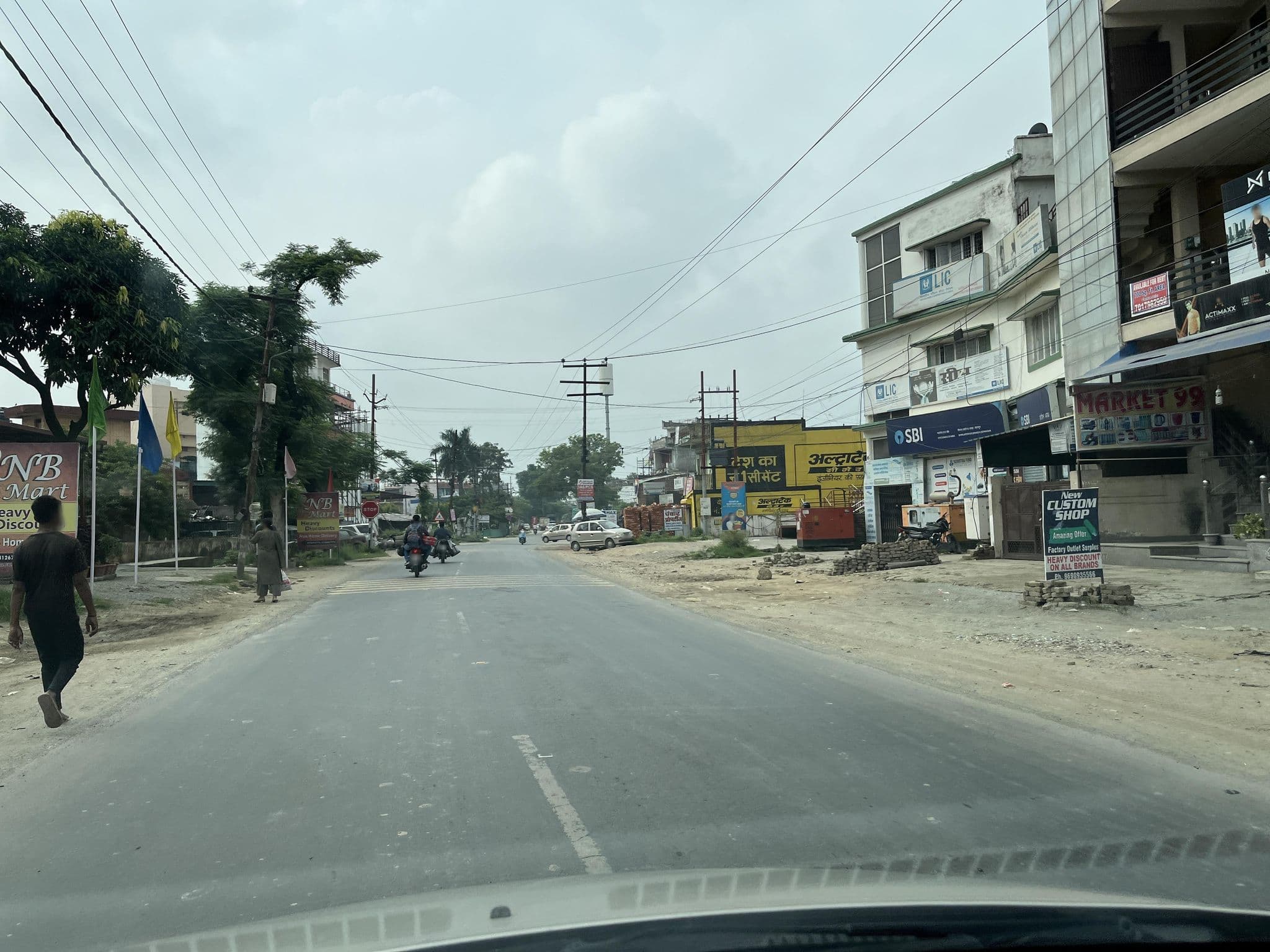 Street view near Bisen House, Clement Town — © lakshyajeet (CC BY-SA · Mapillary)