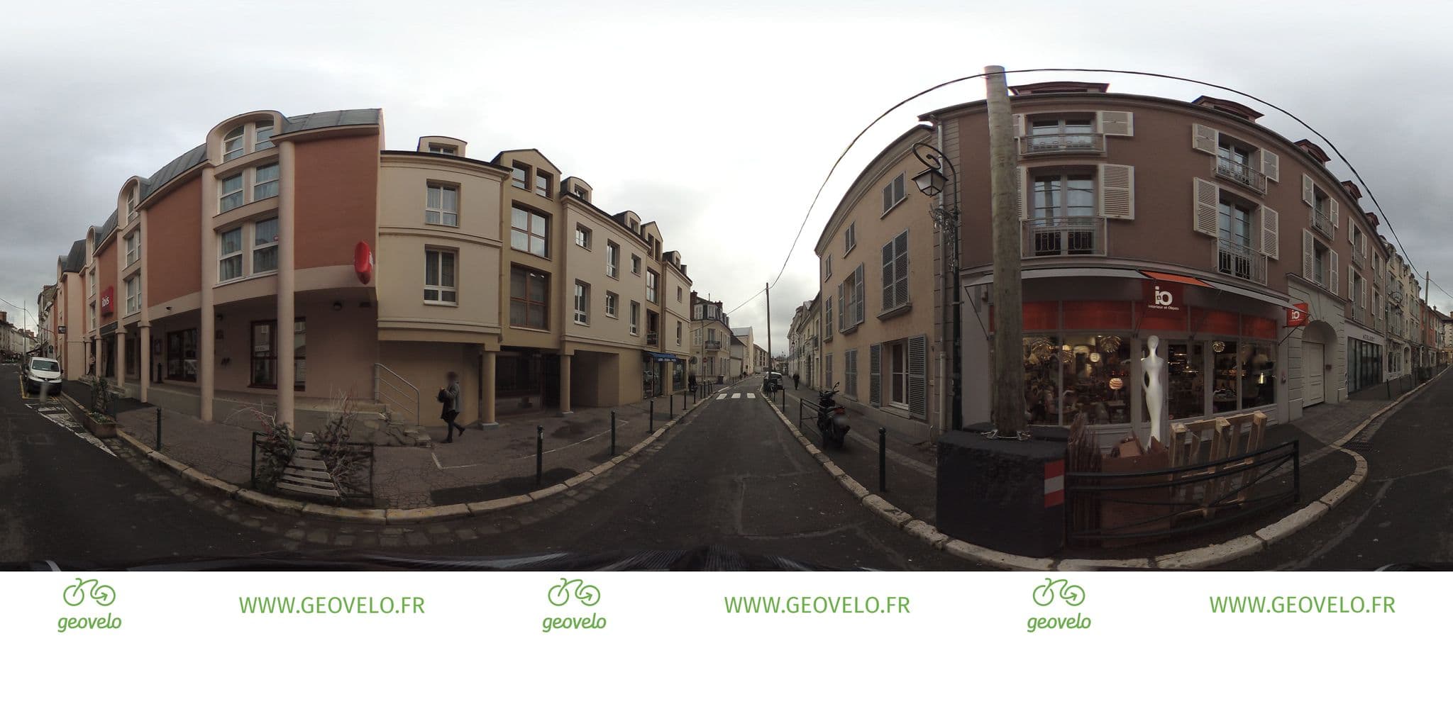 Street view near Ibis Château de Fontainebleau, Fontainebleau — © simon_geovelo (CC BY-SA · Mapillary)