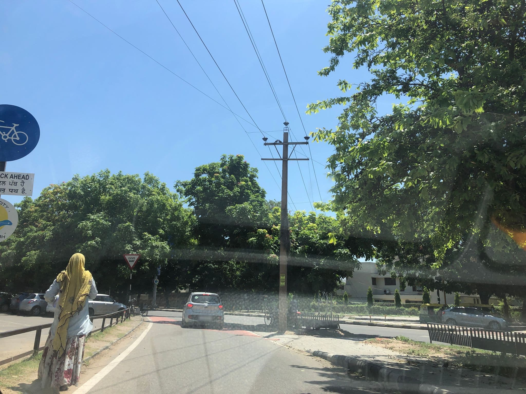 Street view near Hotel South End, Chandigarh — © teresapeteti (CC BY-SA · Mapillary)