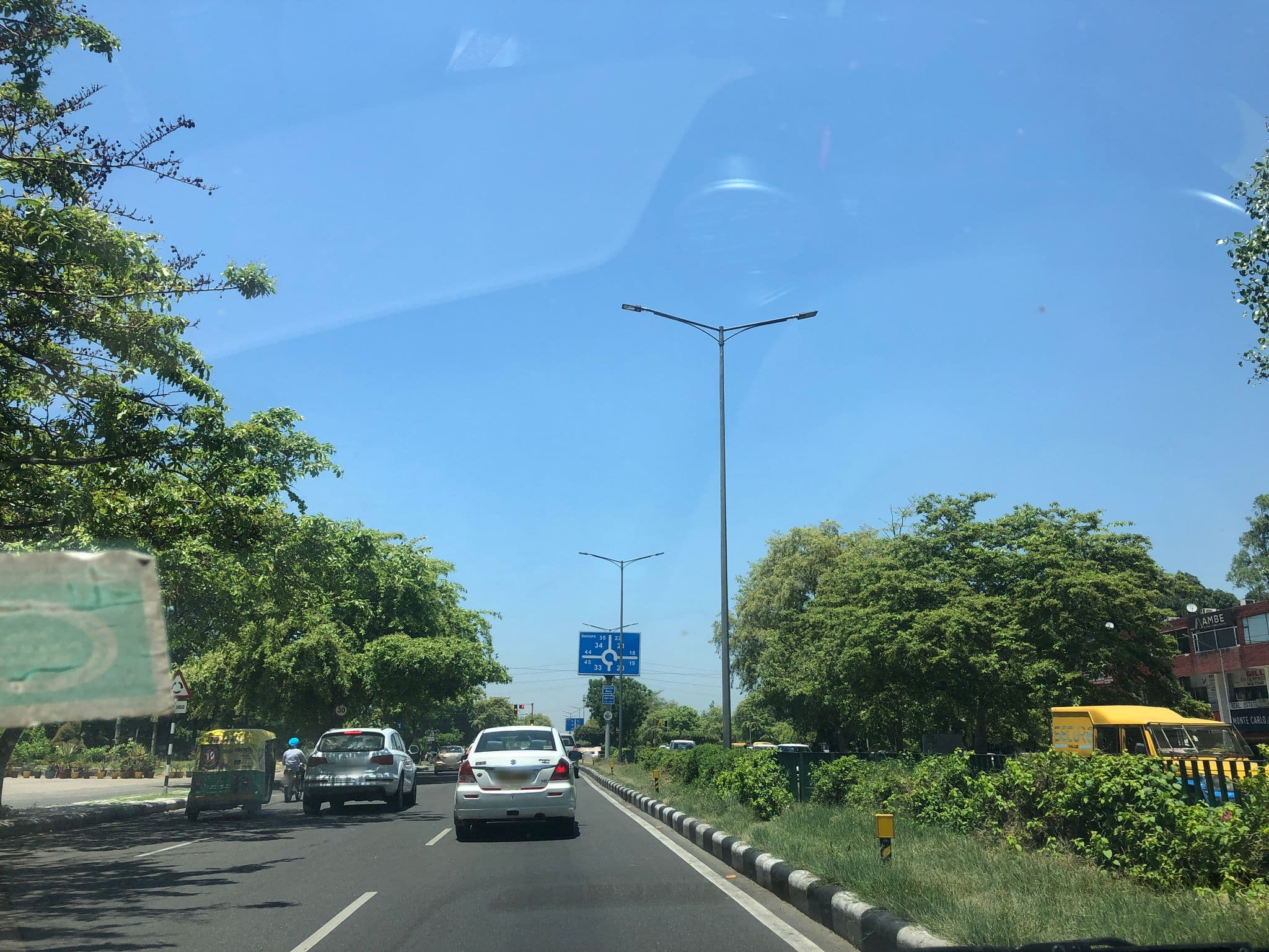 Street view near OYO 2431 Hotel Skylark, Chandigarh — © teresapeteti (CC BY-SA · Mapillary)