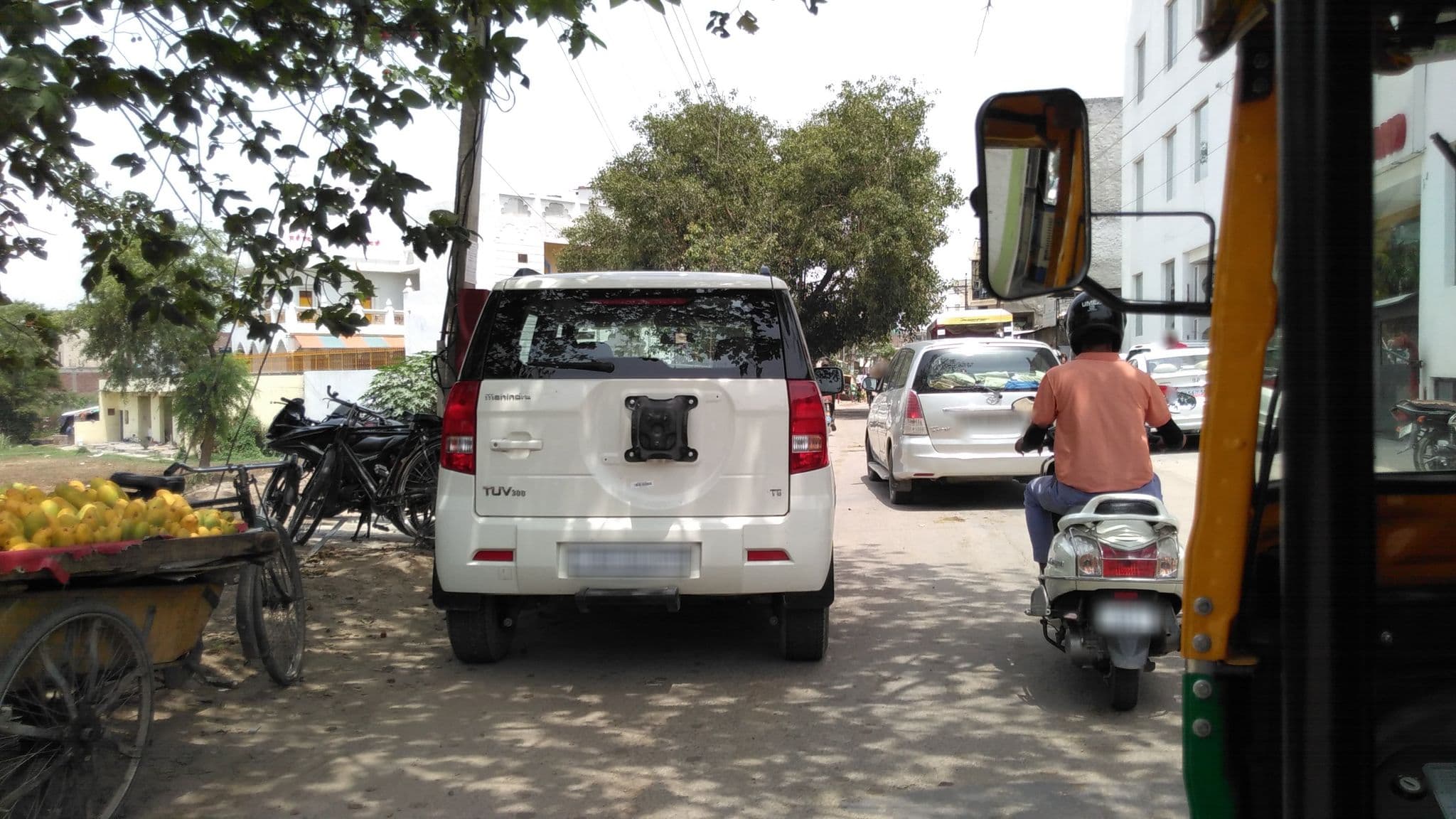 Street view near OYO 3712 Chandigarh Grand, Mani Mājra — © lto (CC BY-SA · Mapillary)