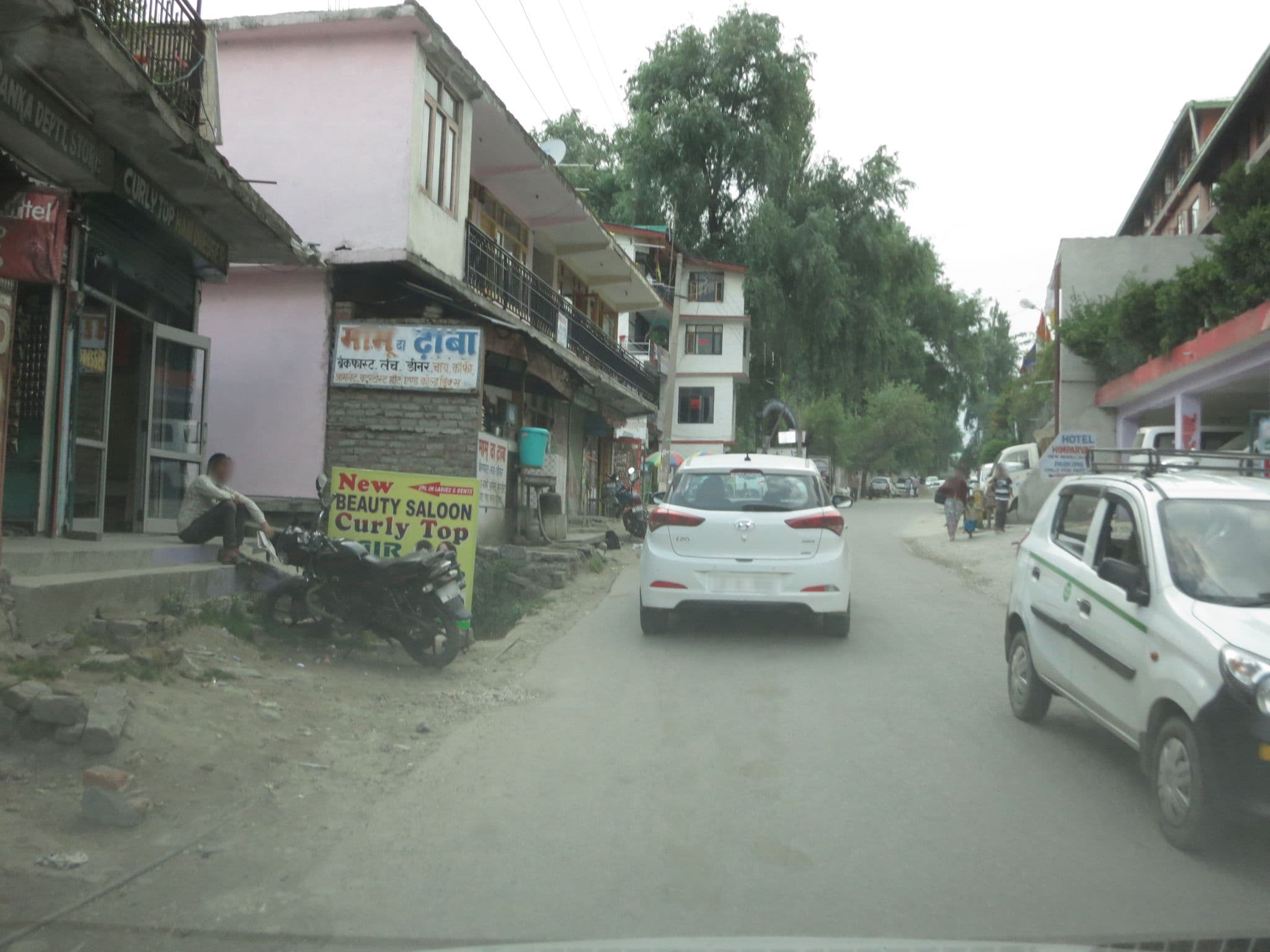 Street view near Hotel Rohini Holiday Inn, Kulu — © lto (CC BY-SA · Mapillary)