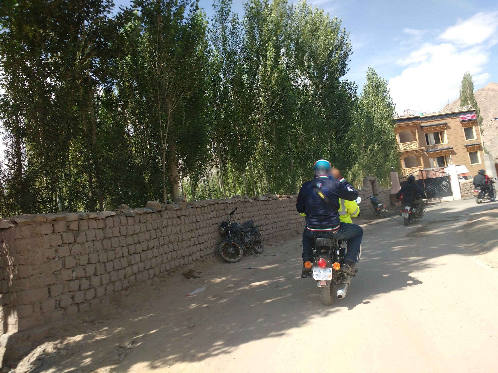 Street view near Hotel Gangba, Leh — © yogi (CC BY-SA · Mapillary)