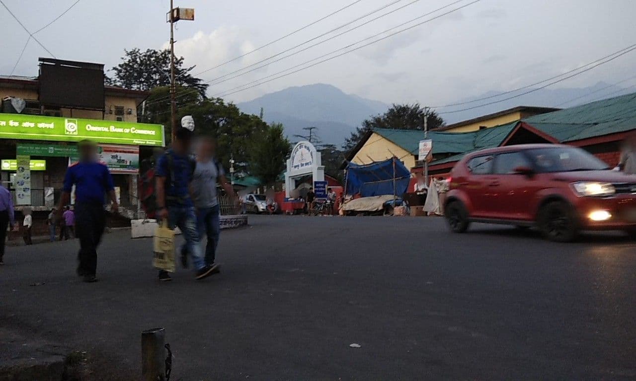 Street view near Hotel Thamsar, Pālampur — © bholekibhasam (CC BY-SA · Mapillary)