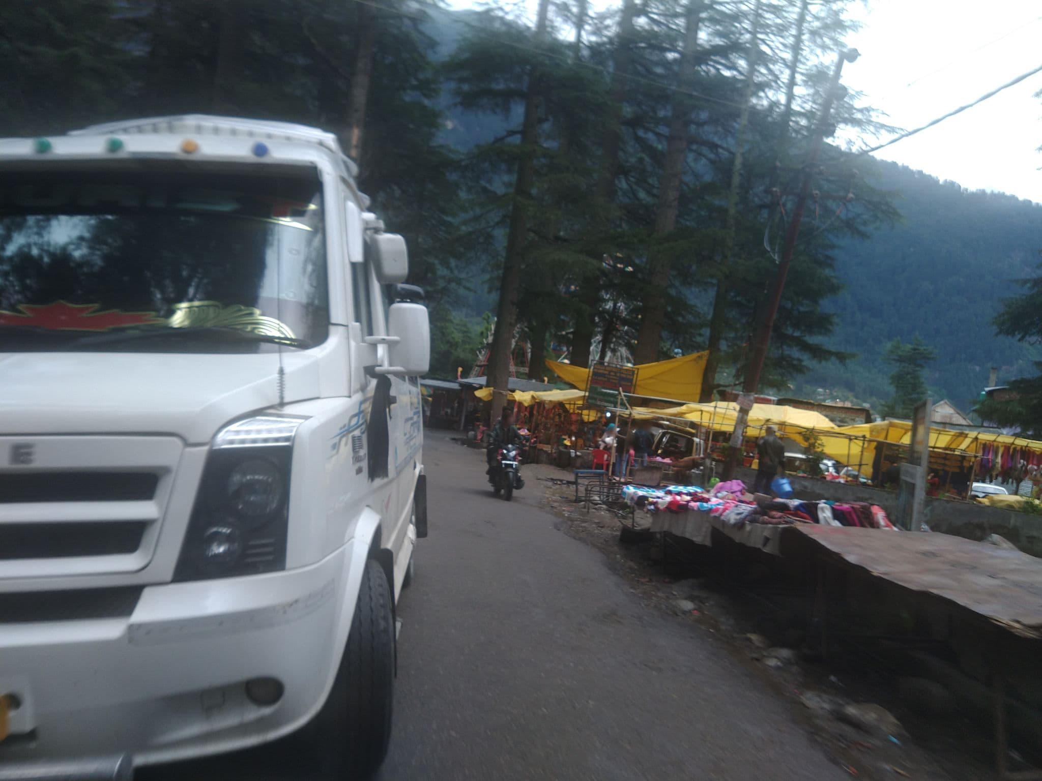 Street view near Utopia Resorts, Kulu — © rohan_2911 (CC BY-SA · Mapillary)