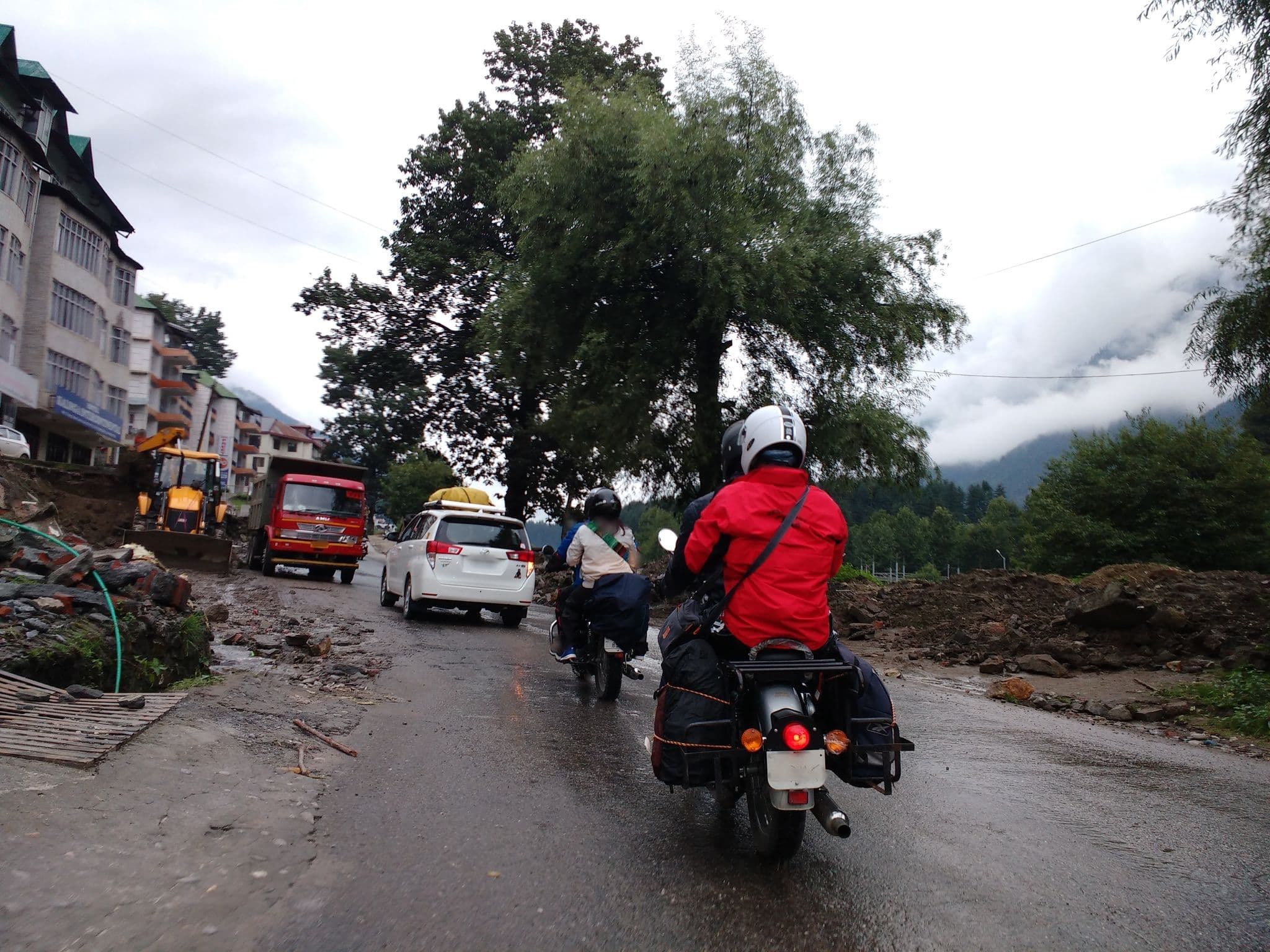 Street view near Mother Land Cottage, Kulu — © srividya (CC BY-SA · Mapillary)