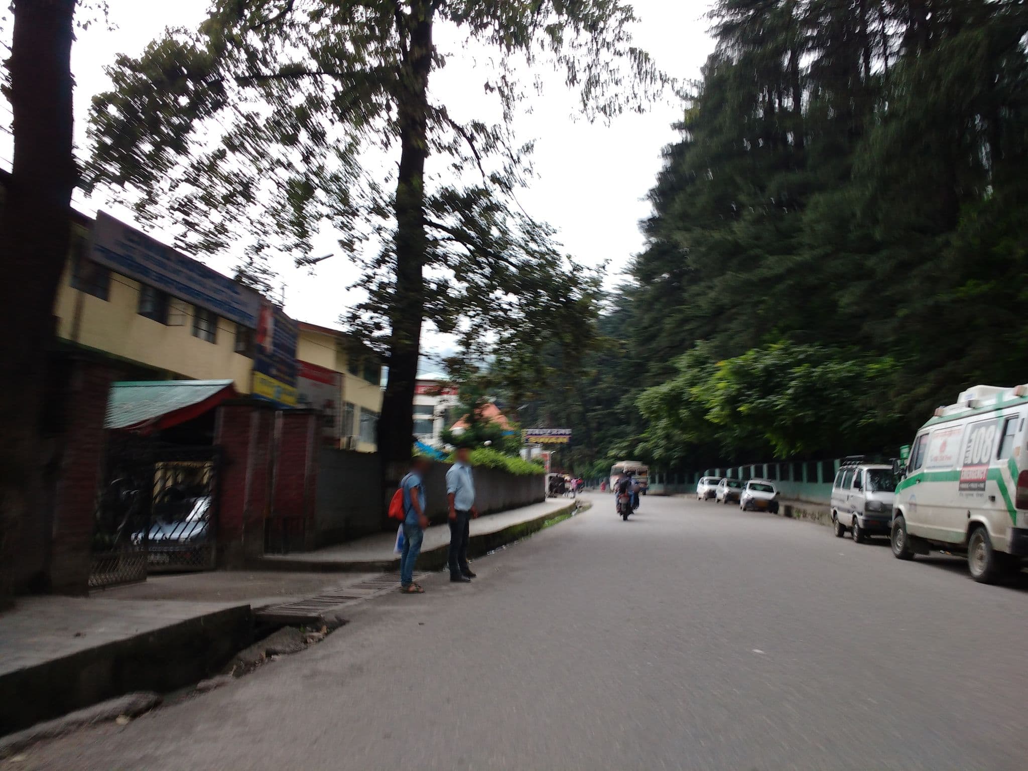 Street view near Indrapastha Cottage, Kulu — © srividya (CC BY-SA · Mapillary)