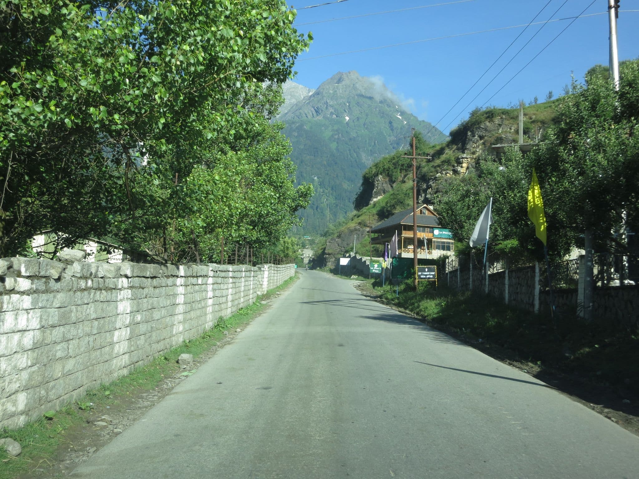 Street view near Whispering Rocks Resort, Kyelang — © lto (CC BY-SA · Mapillary)