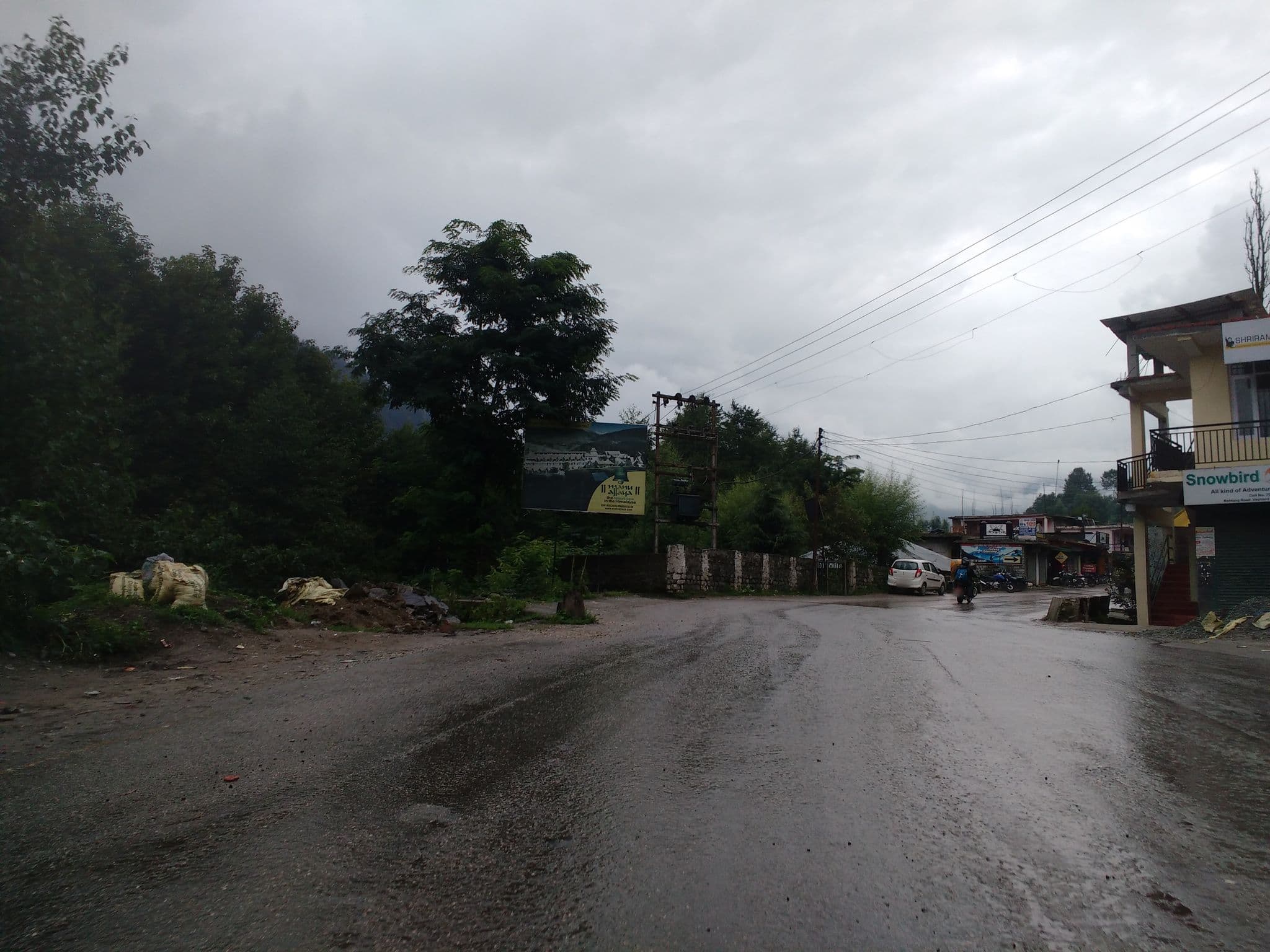 Street view near cloud9 cottages, Kulu — © srividya (CC BY-SA · Mapillary)
