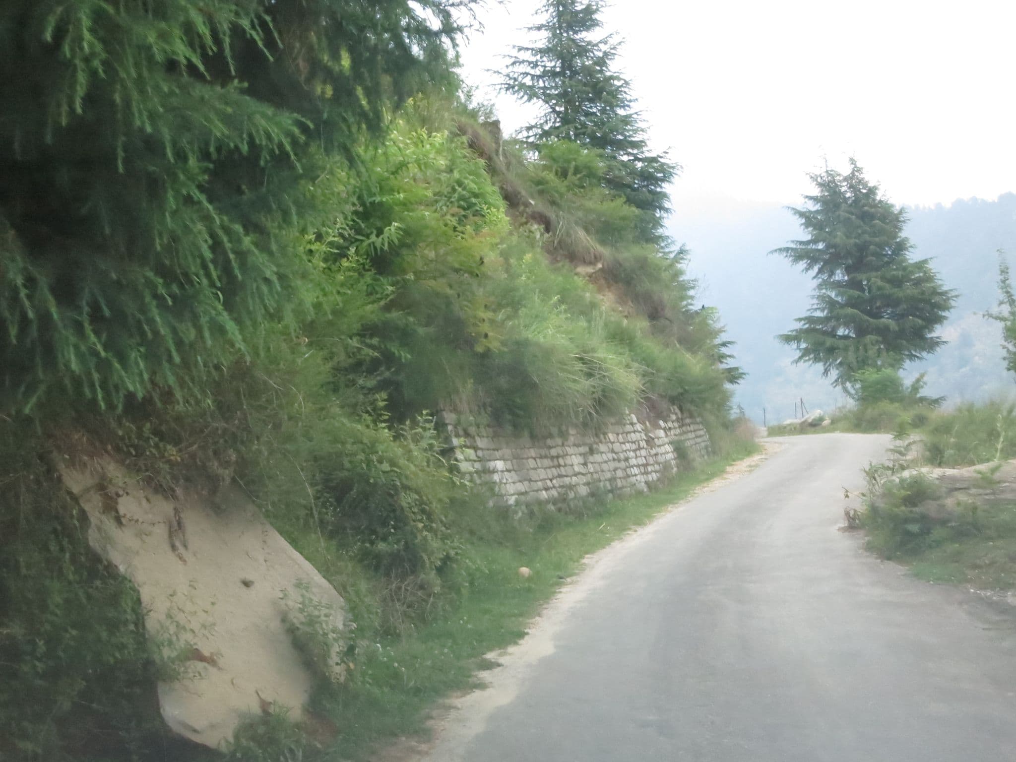 Street view near Paramount View Cottages, Kulu — © lto (CC BY-SA · Mapillary)