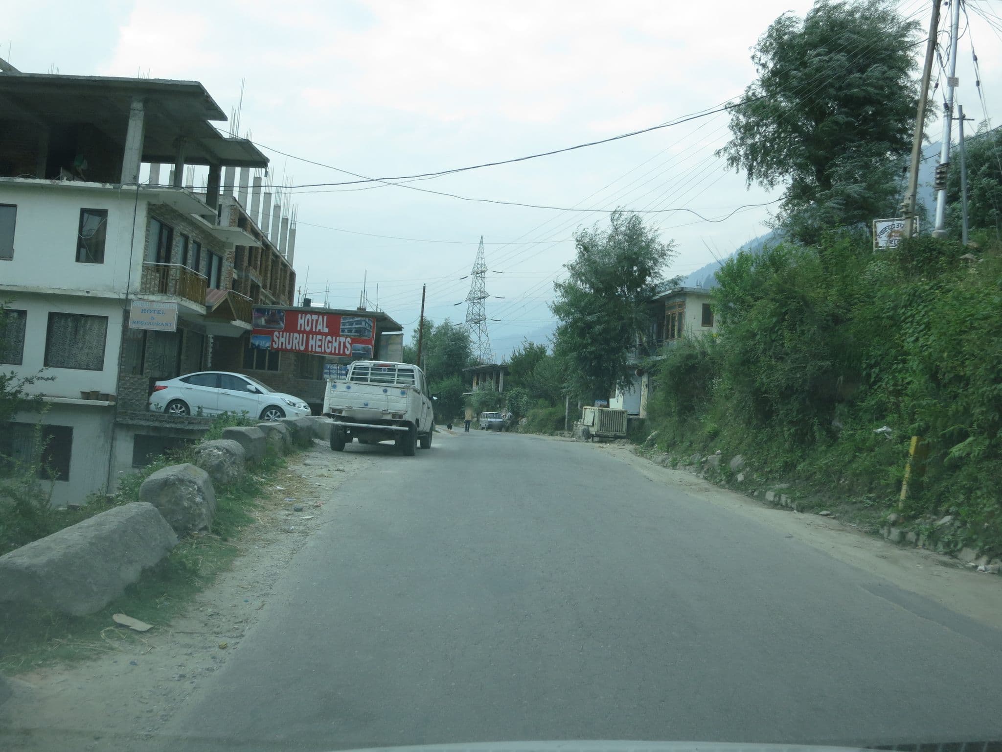 Street view near OYO 10186 Hotel Asia Holidays, Kulu — © lto (CC BY-SA · Mapillary)