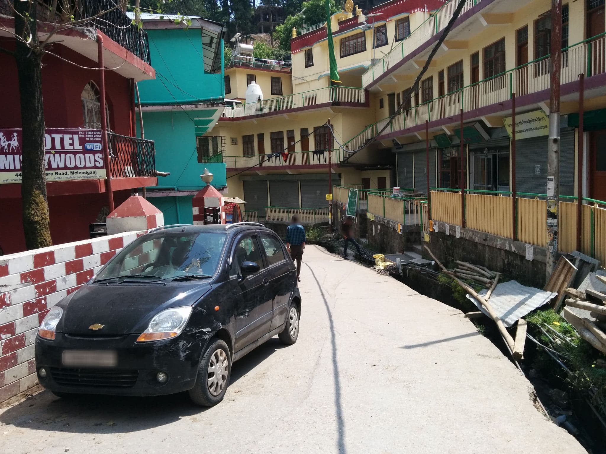 Street view near Hotel Mistywoods, Dharamsala — © sashazykov (CC BY-SA · Mapillary)